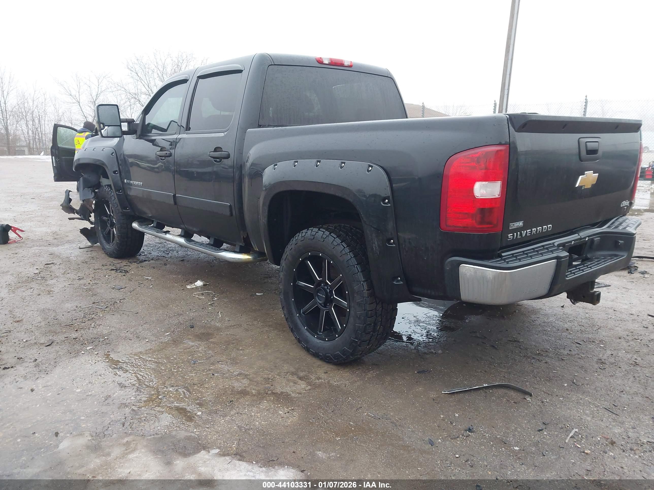 CHEVROLET SILVERADO image 3