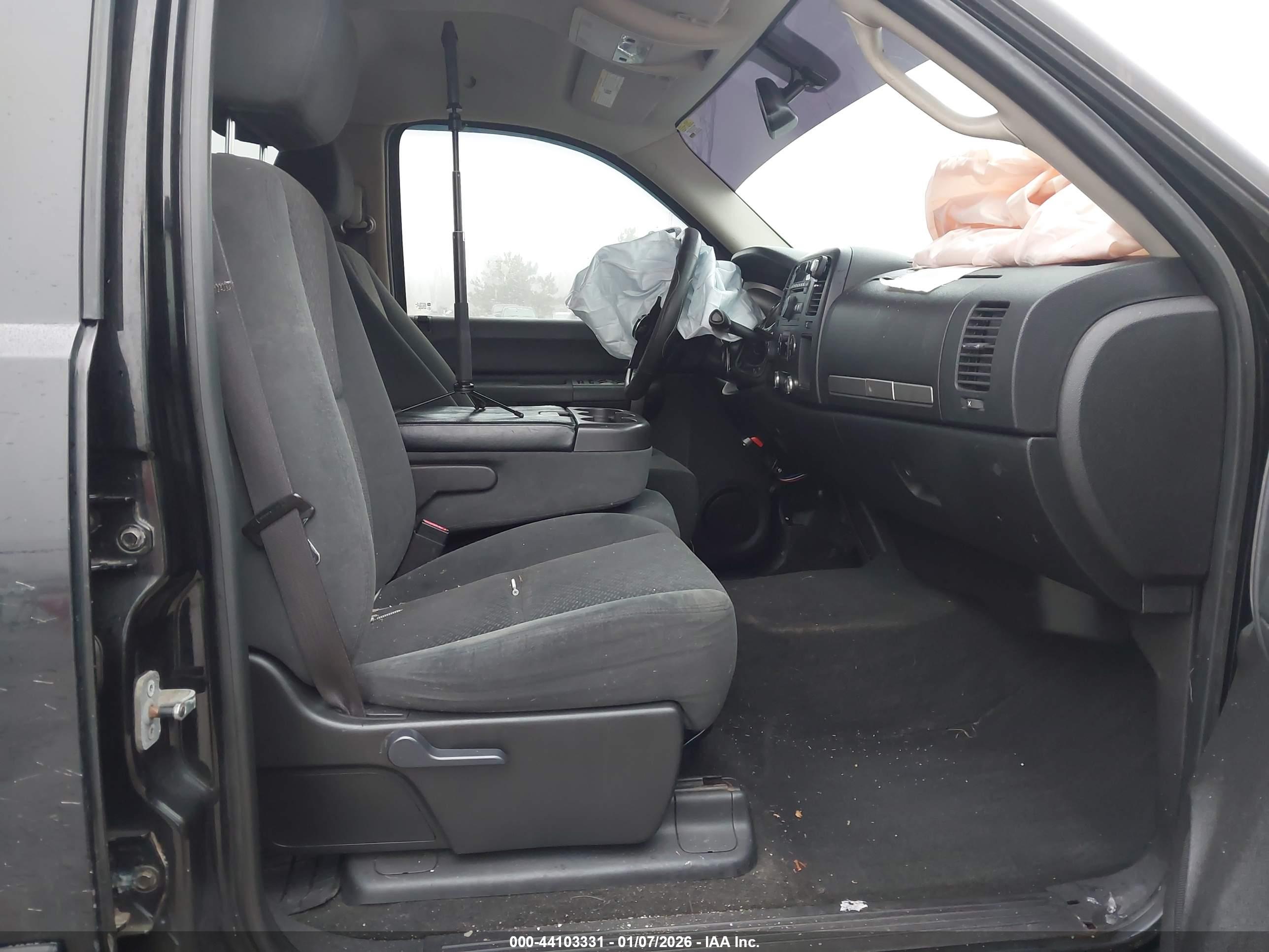 CHEVROLET SILVERADO image 5