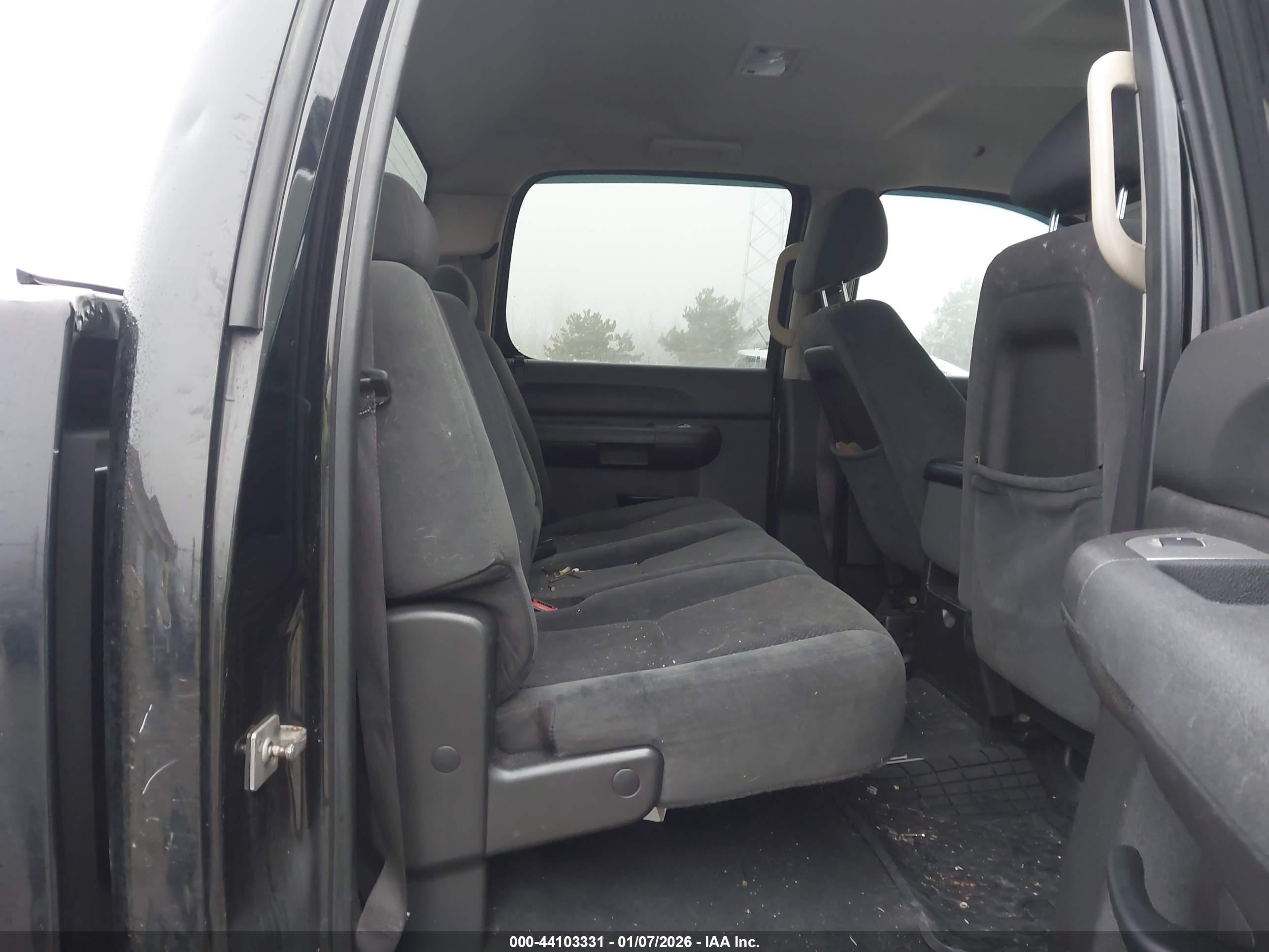 CHEVROLET SILVERADO image 8
