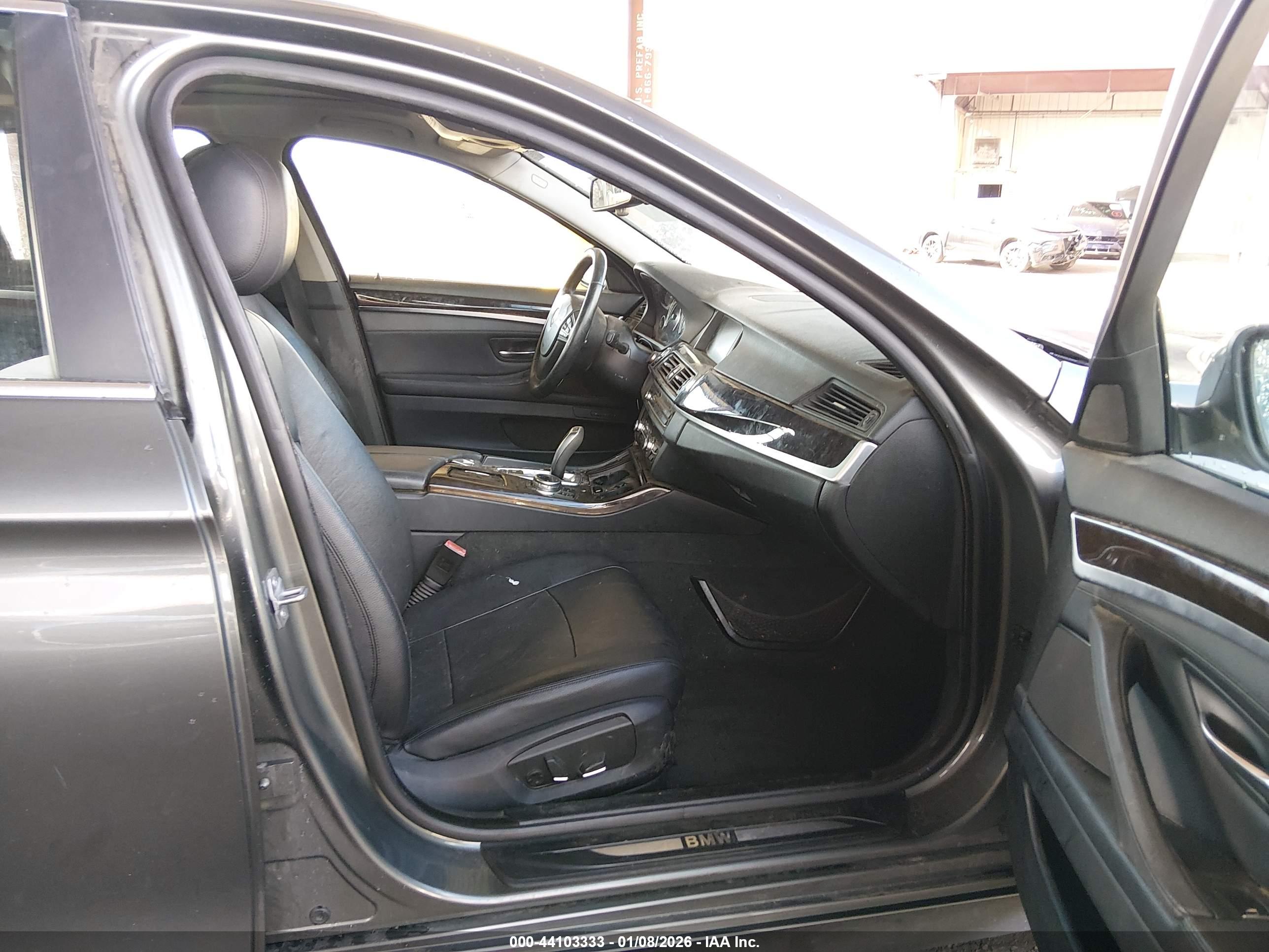 BMW 528I image 5