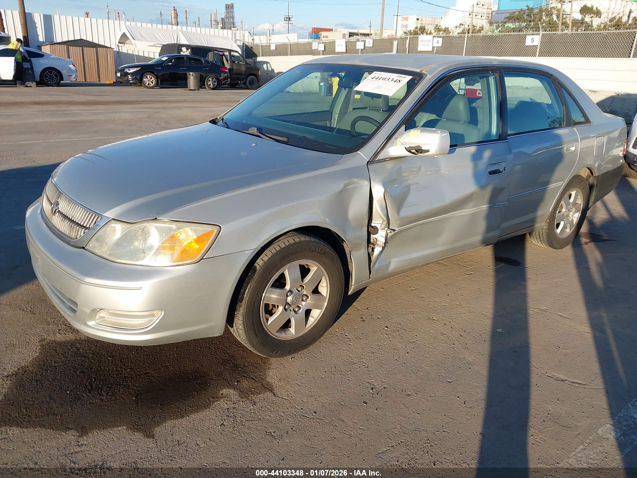 TOYOTA AVALON image 2