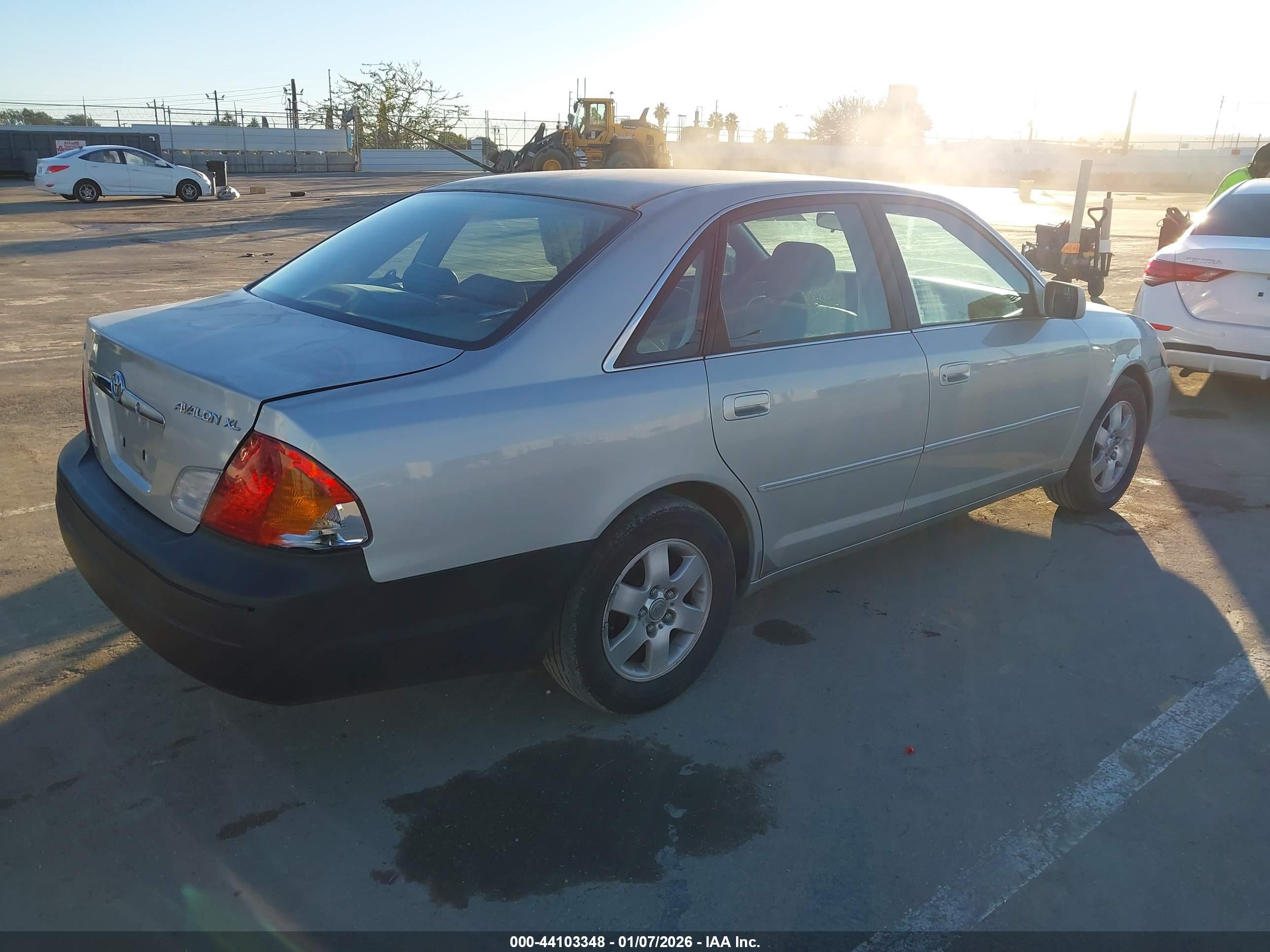 TOYOTA AVALON image 4