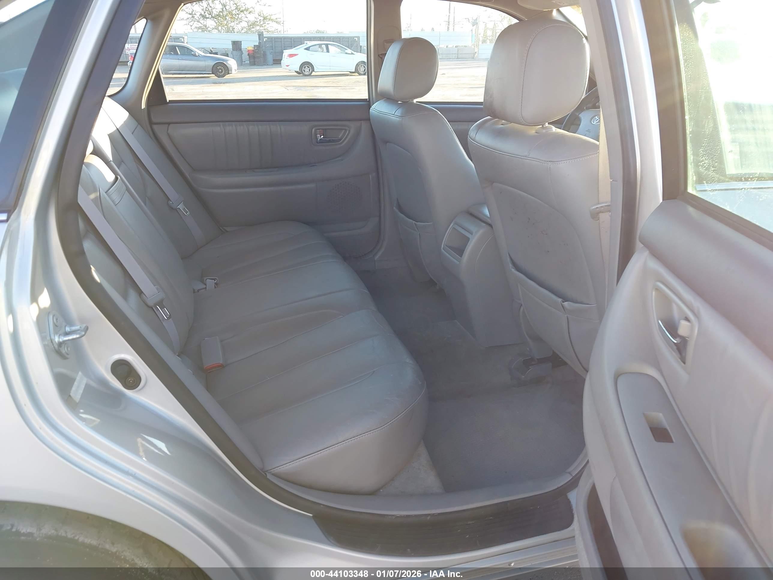 TOYOTA AVALON image 8