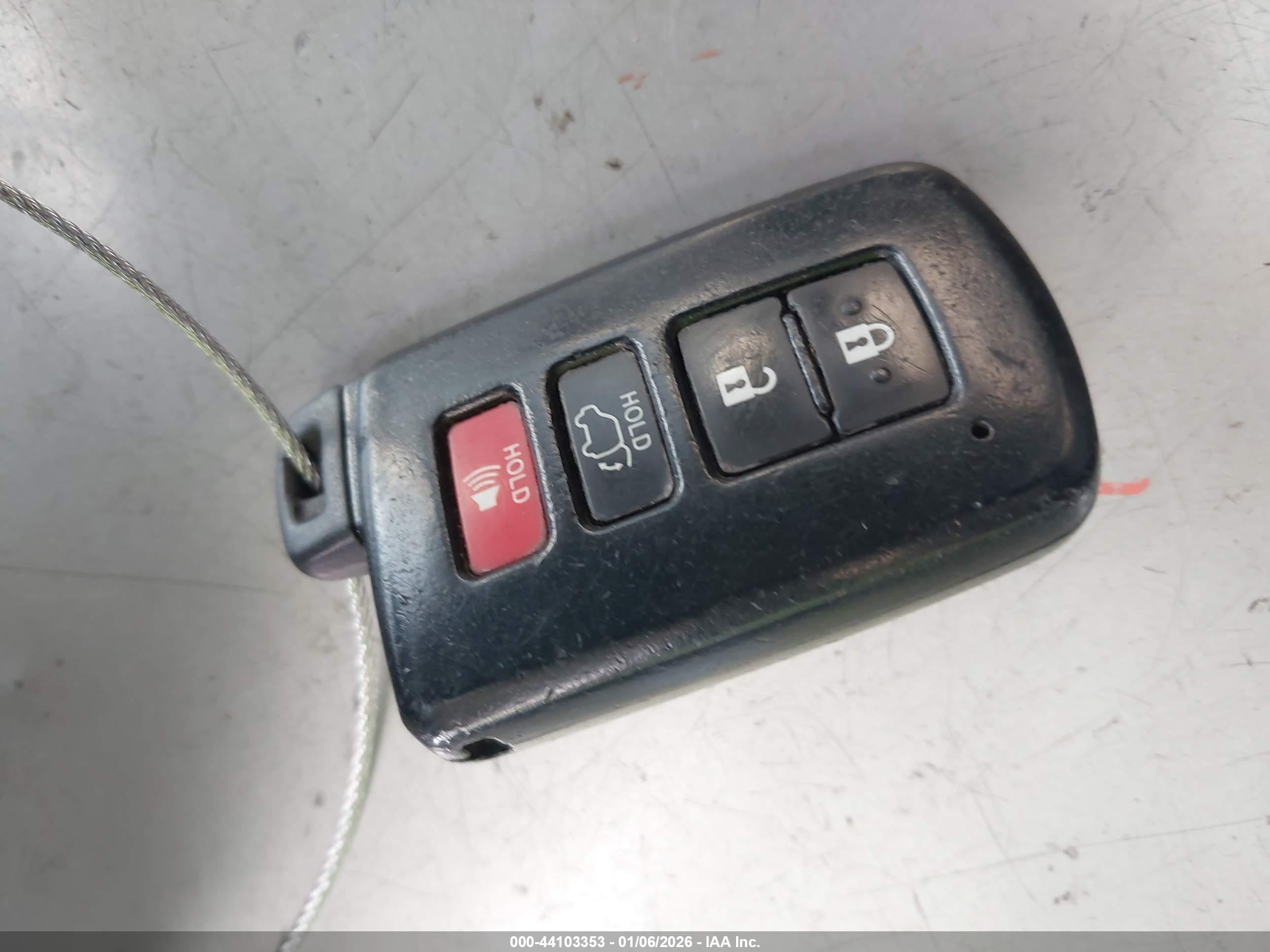 TOYOTA RAV4 image 11