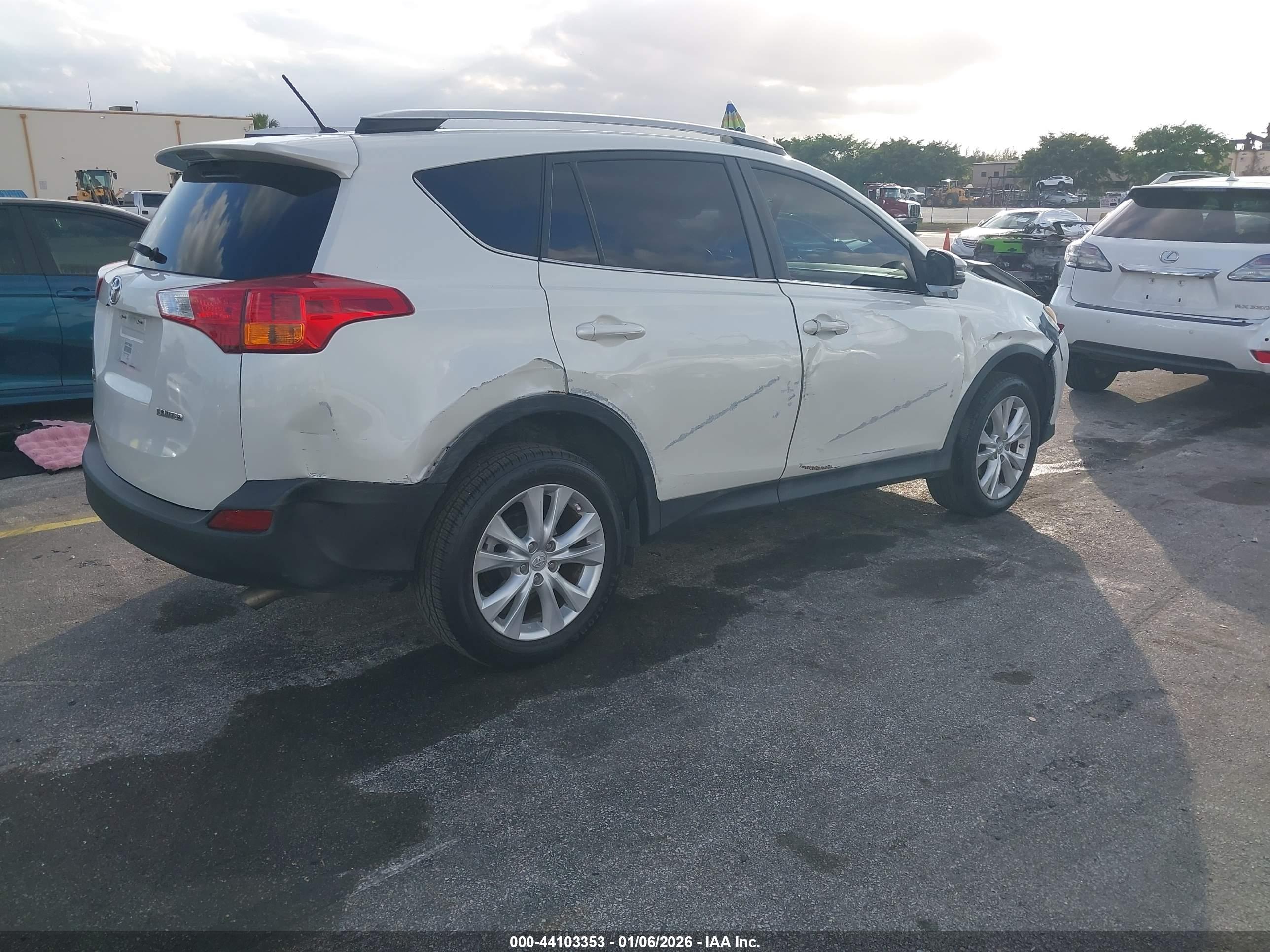 TOYOTA RAV4 image 4
