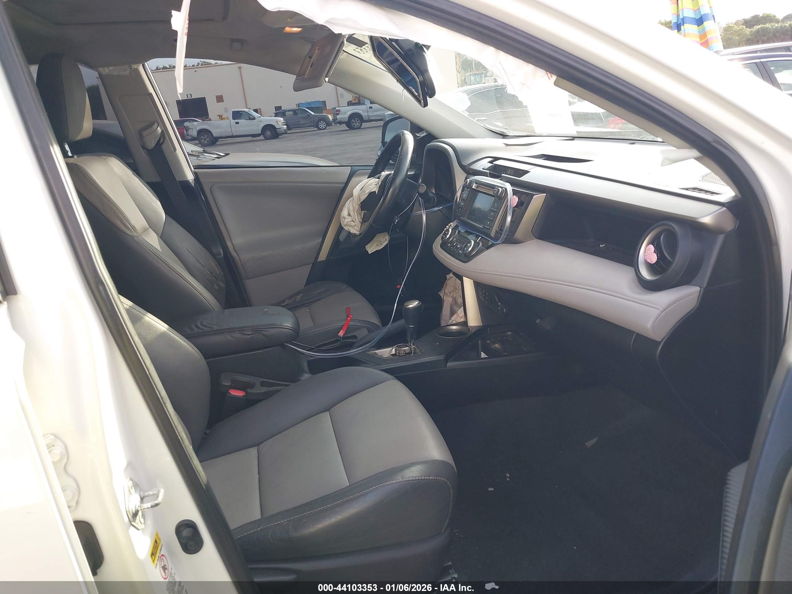 TOYOTA RAV4 image 5