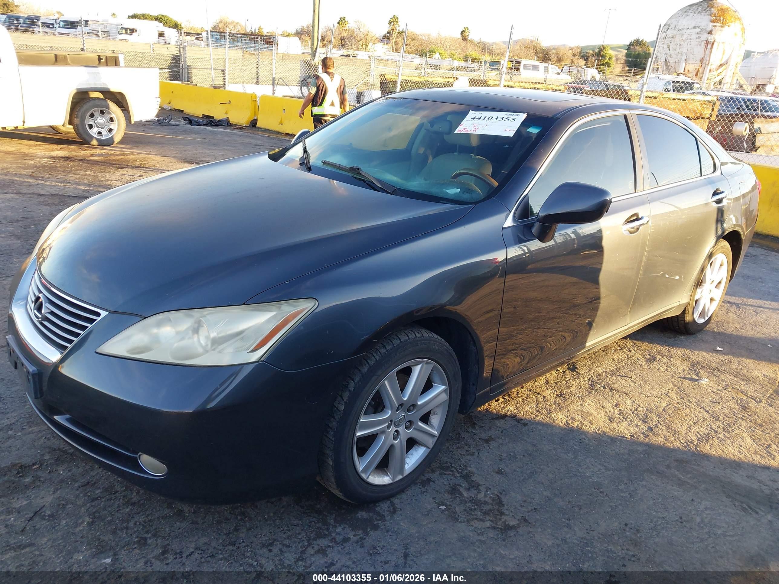 LEXUS ES image 2
