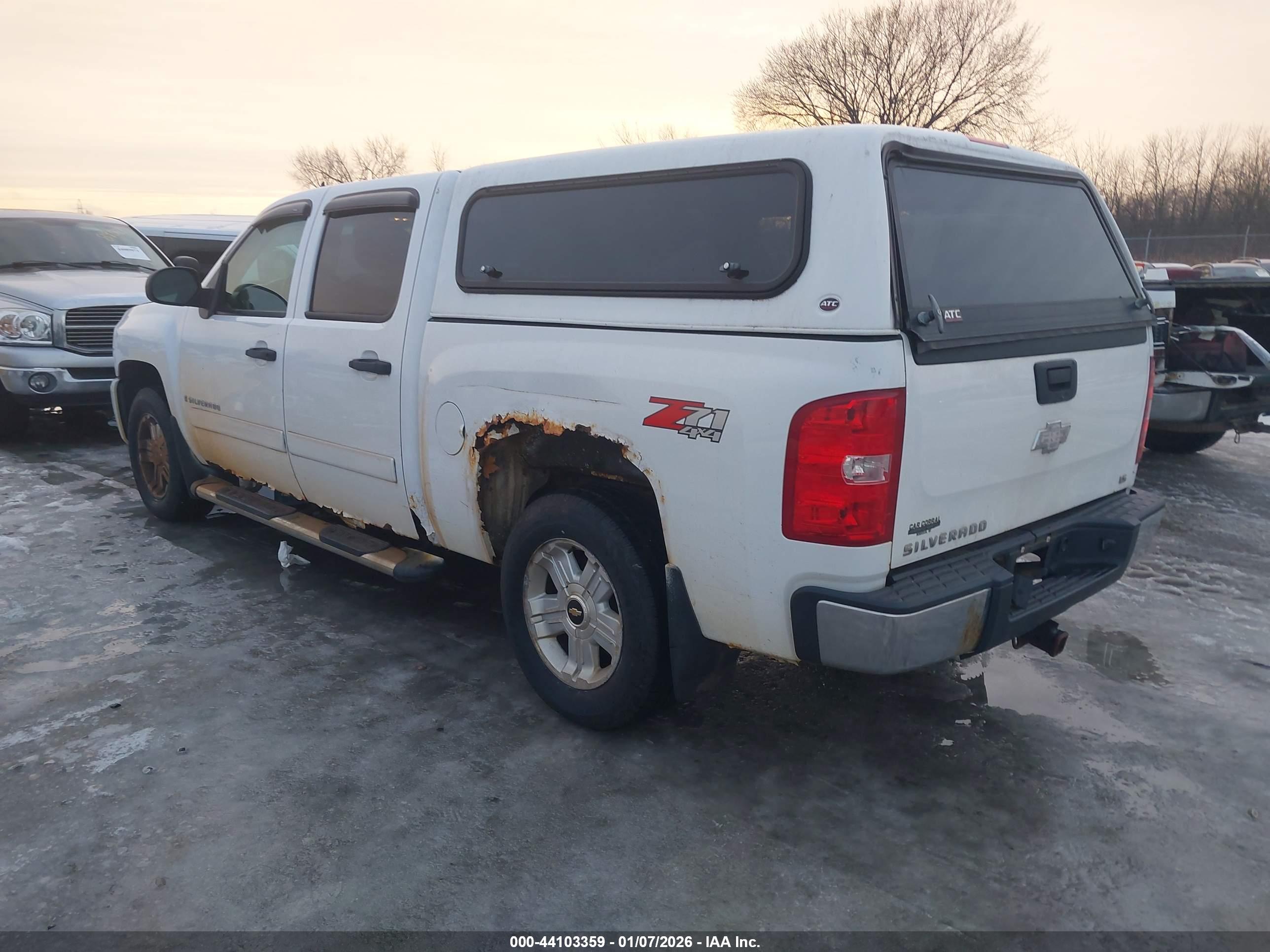 CHEVROLET SILVERADO image 3