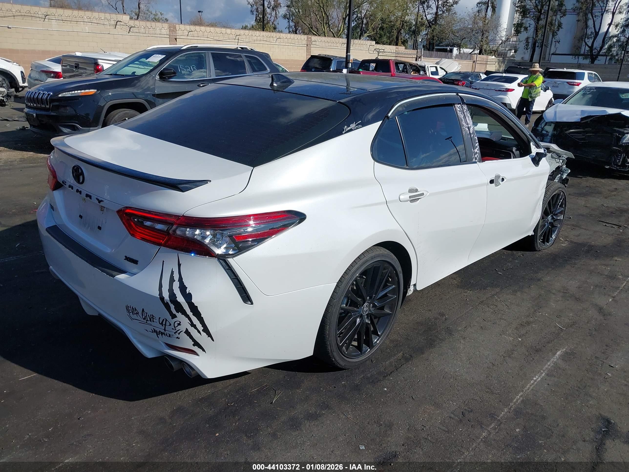 TOYOTA CAMRY image 4