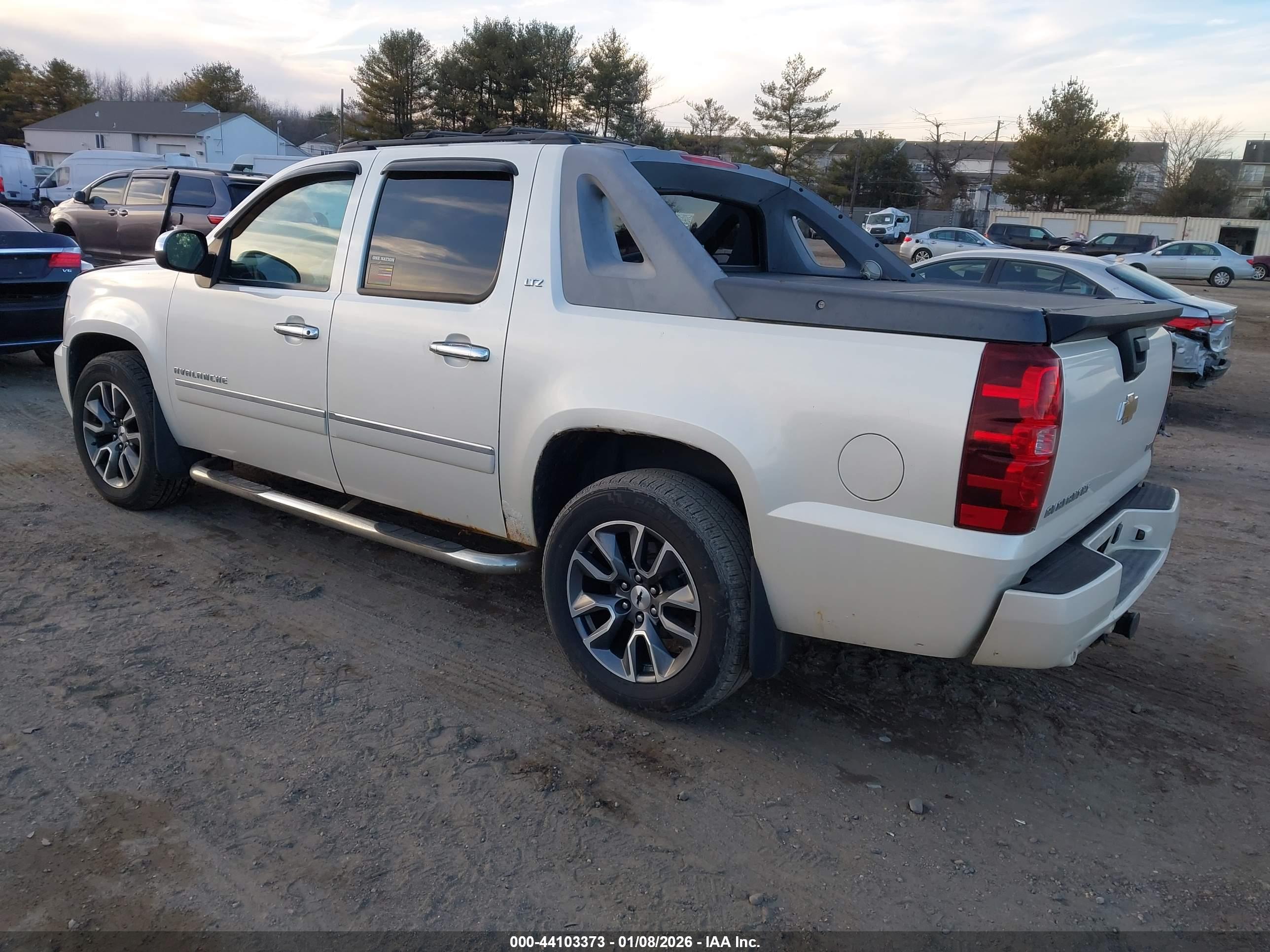 CHEVROLET AVALANCHE image 3