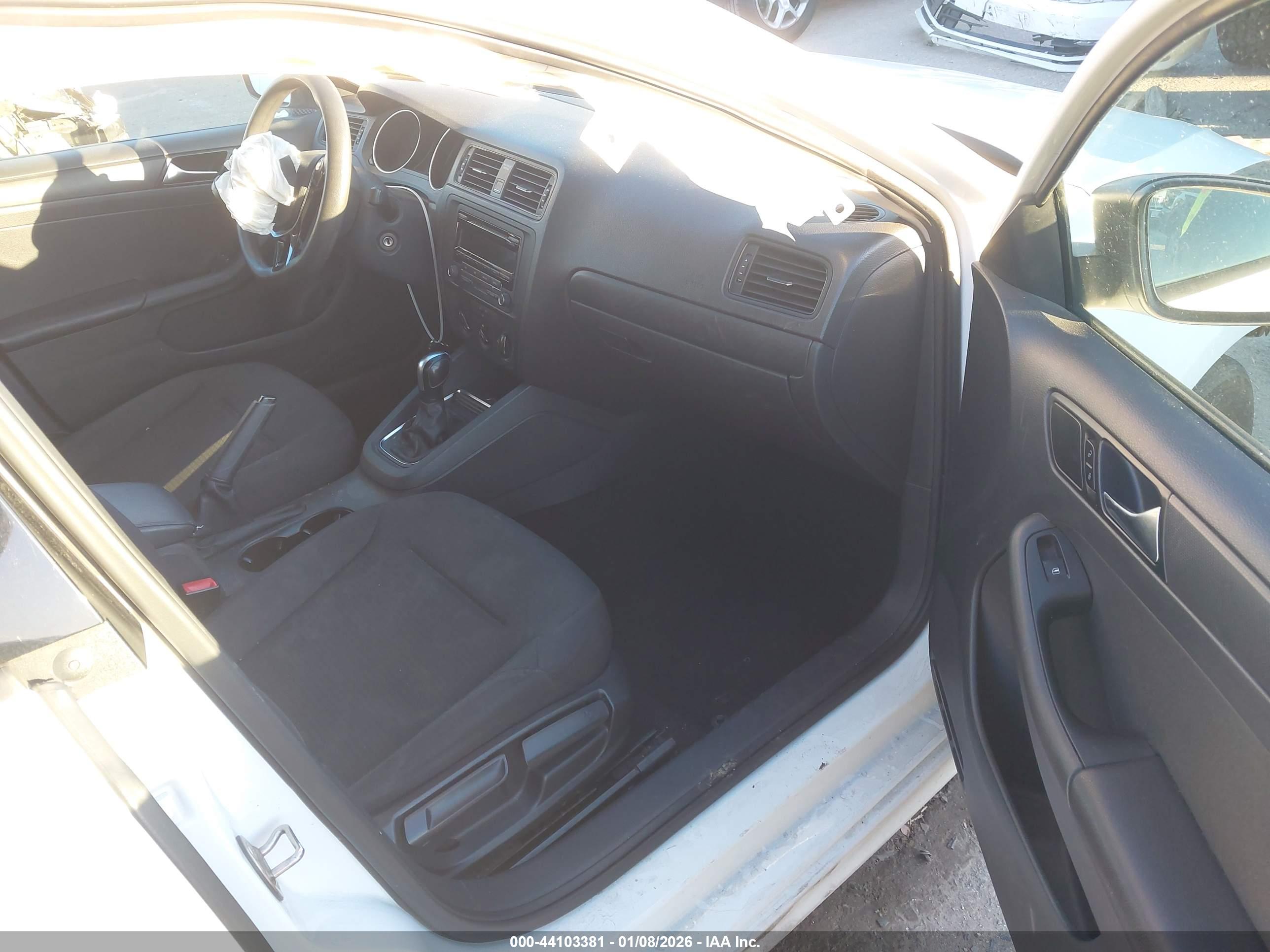 VOLKSWAGEN JETTA image 5