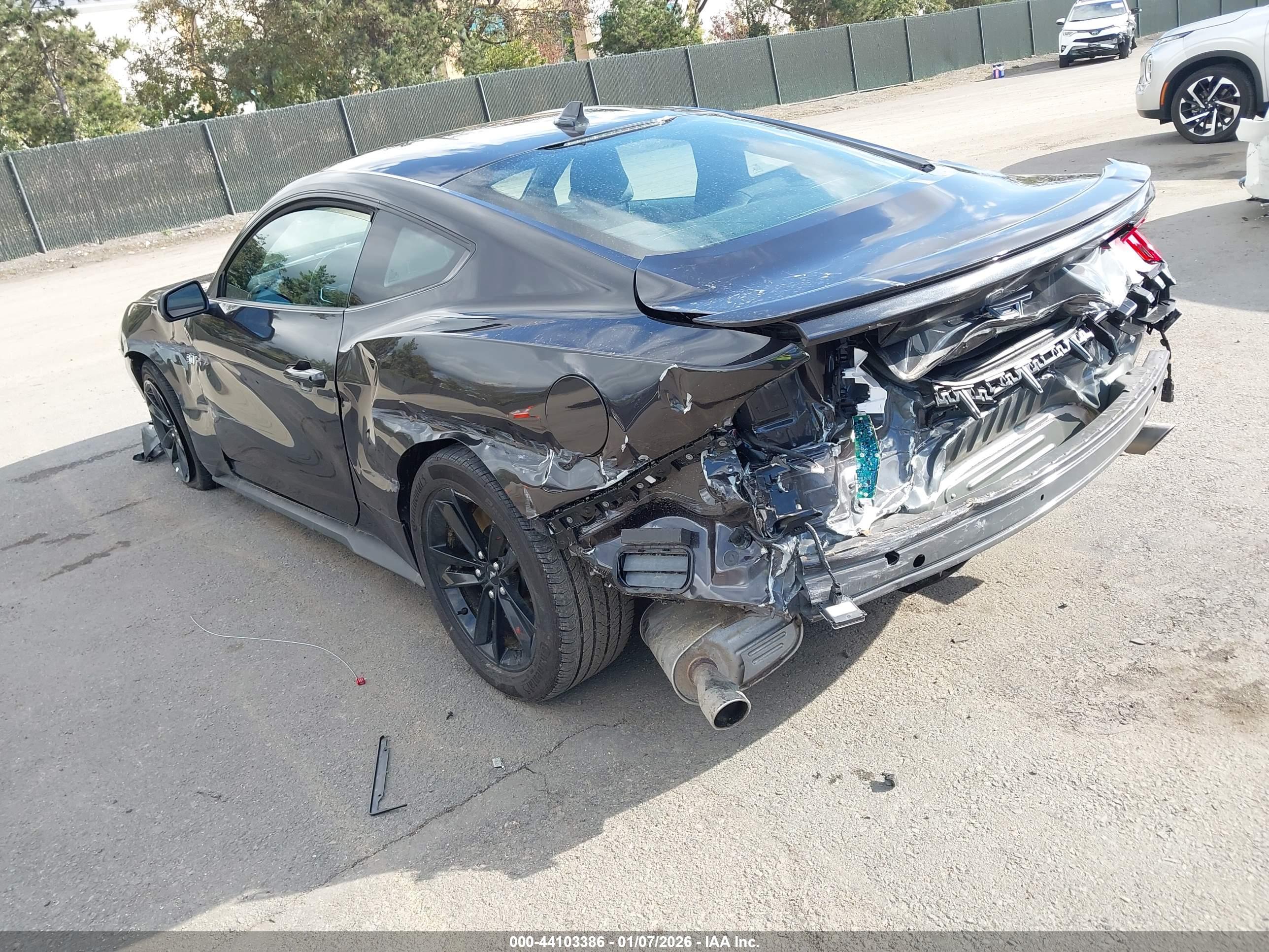 FORD MUSTANG image 3