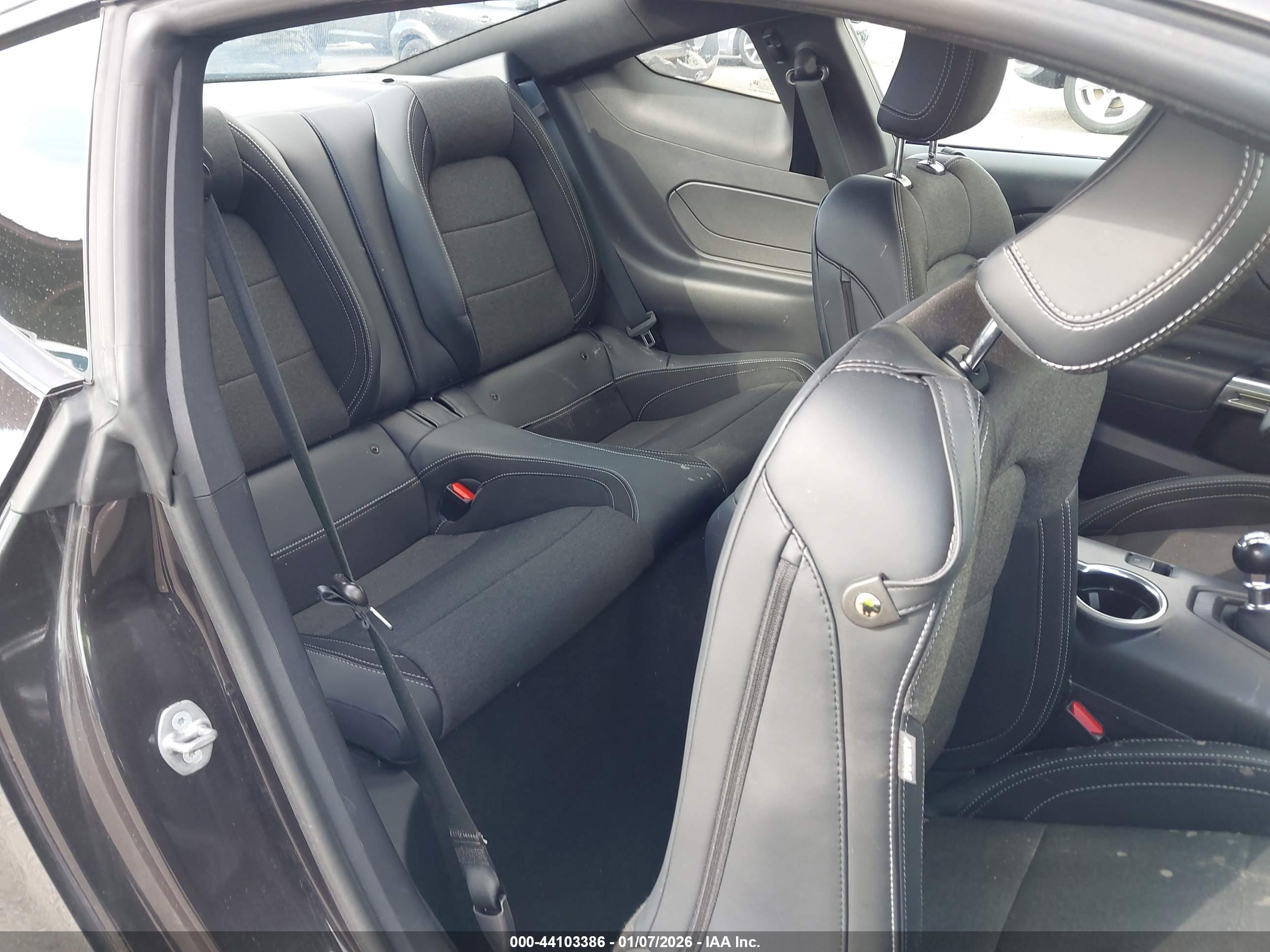 FORD MUSTANG image 8