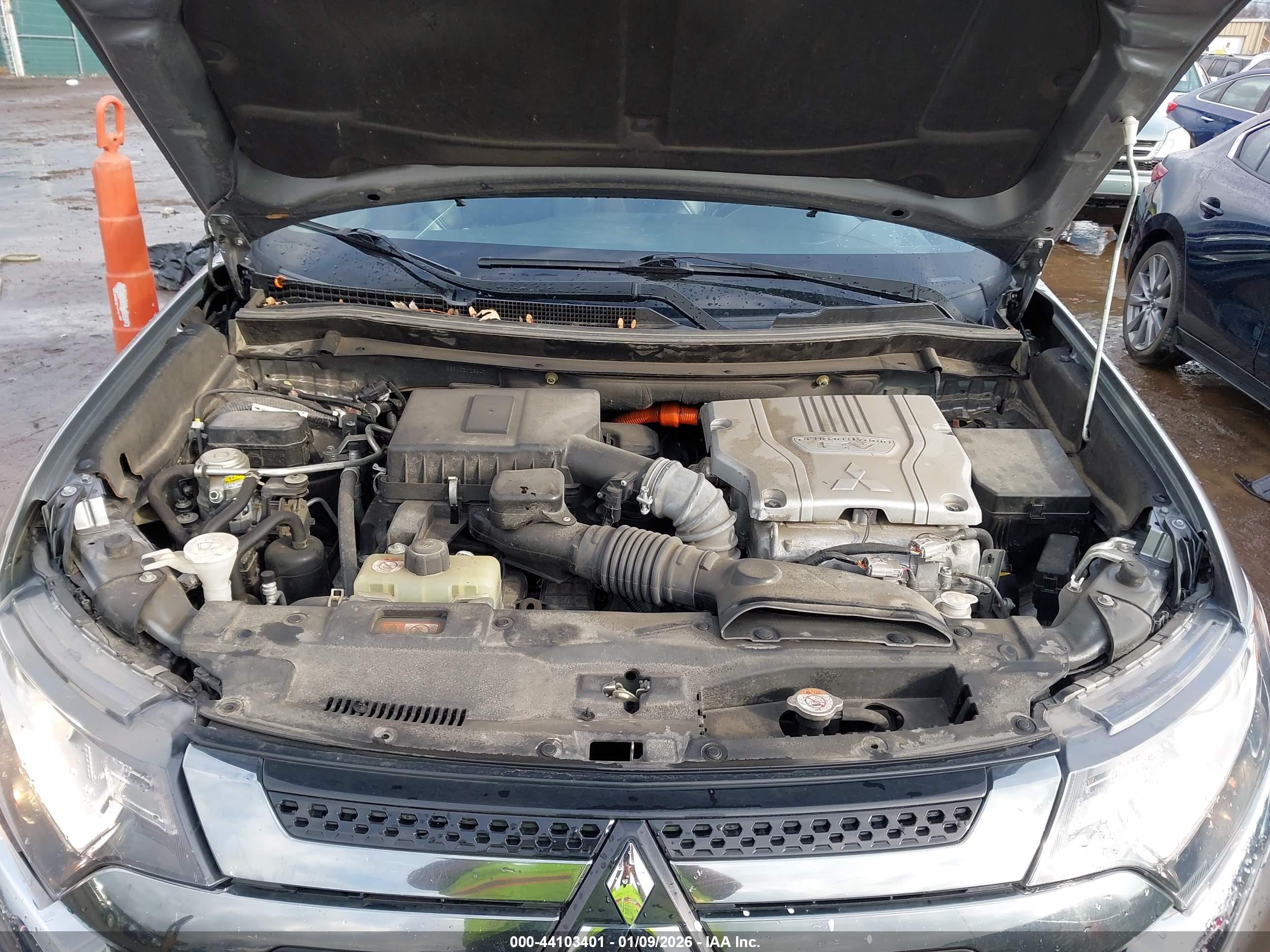 MITSUBISHI OUTLANDER image 10
