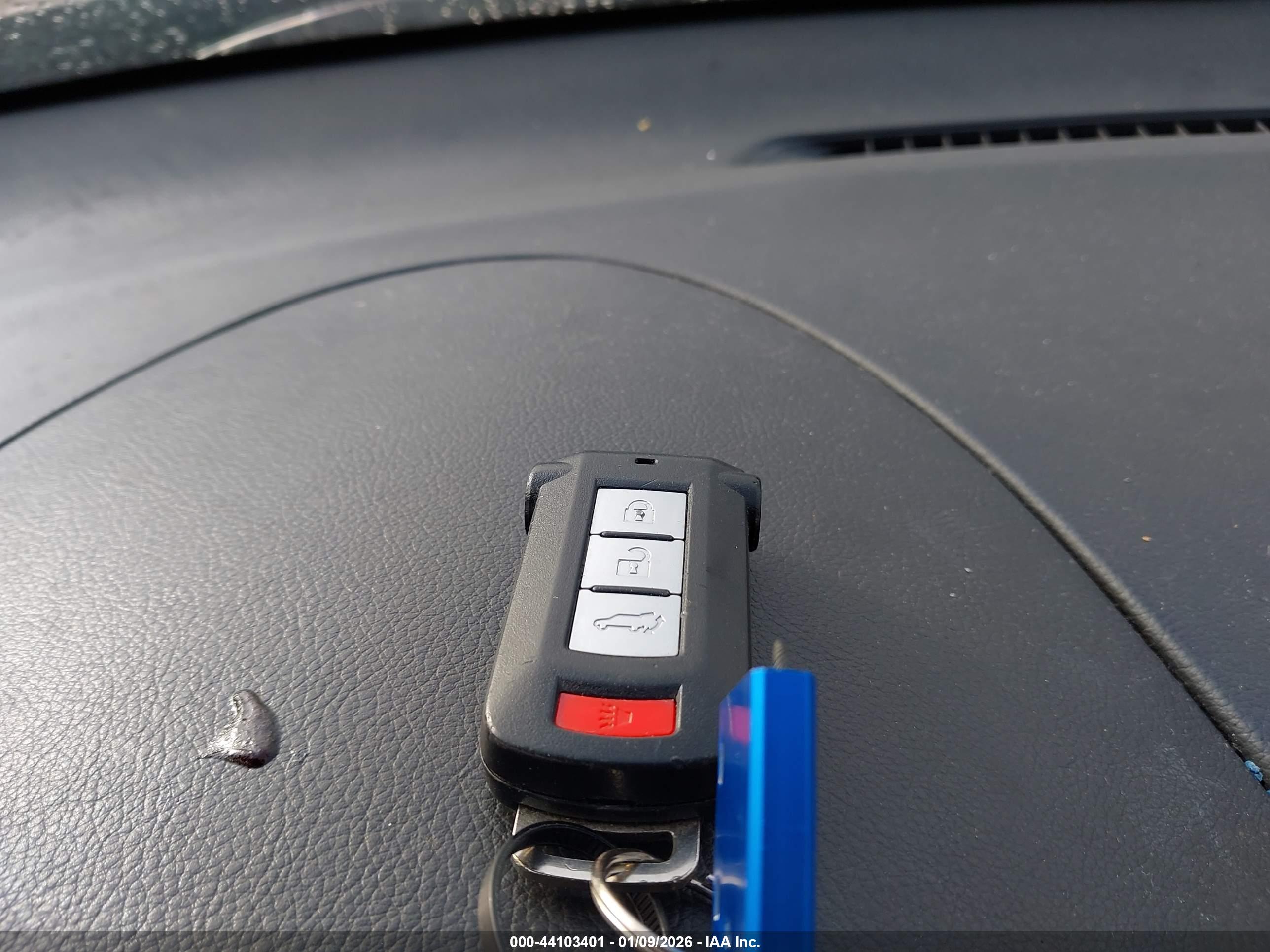 MITSUBISHI OUTLANDER image 11