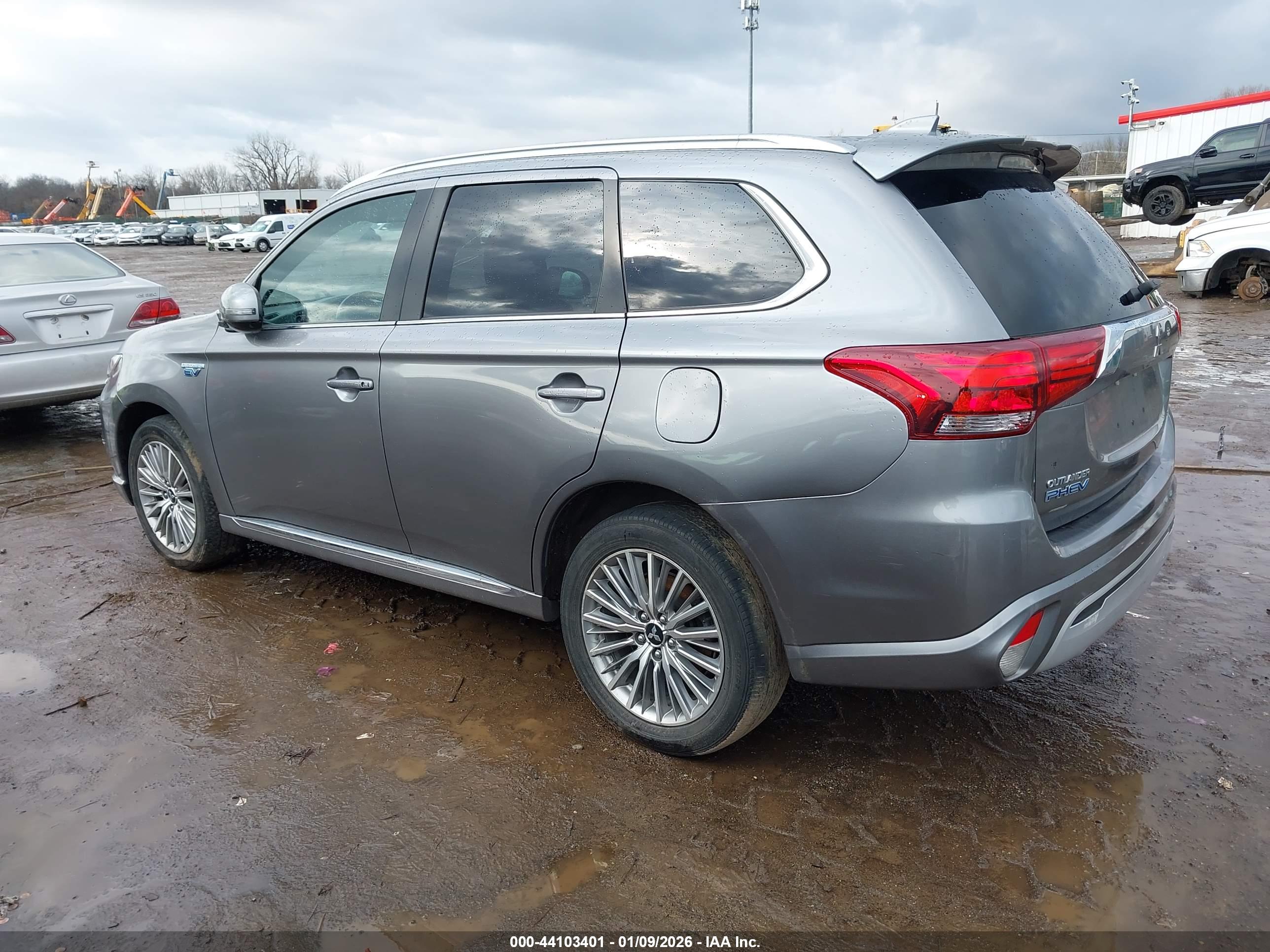 MITSUBISHI OUTLANDER image 3