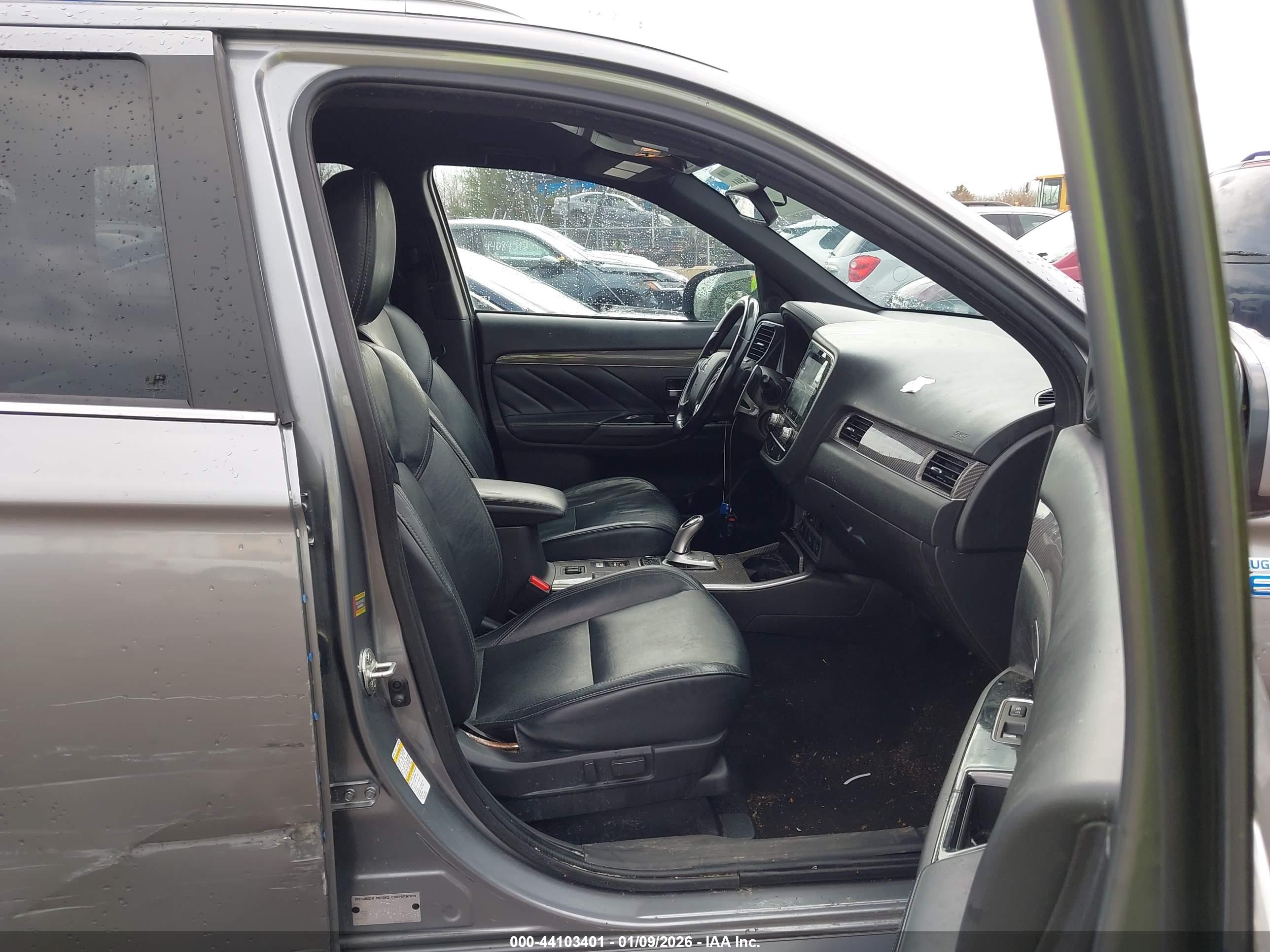 MITSUBISHI OUTLANDER image 5