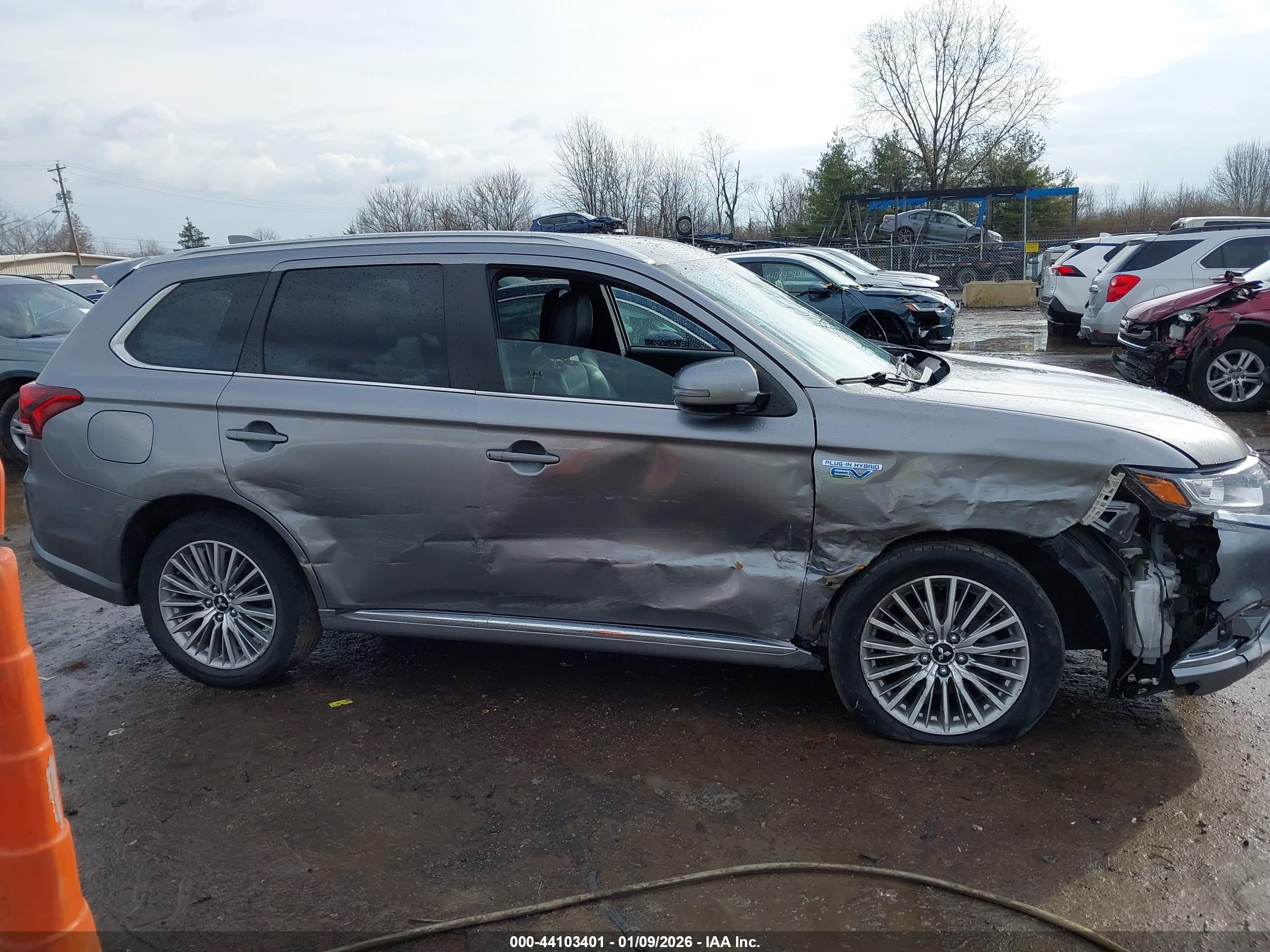 MITSUBISHI OUTLANDER image 6