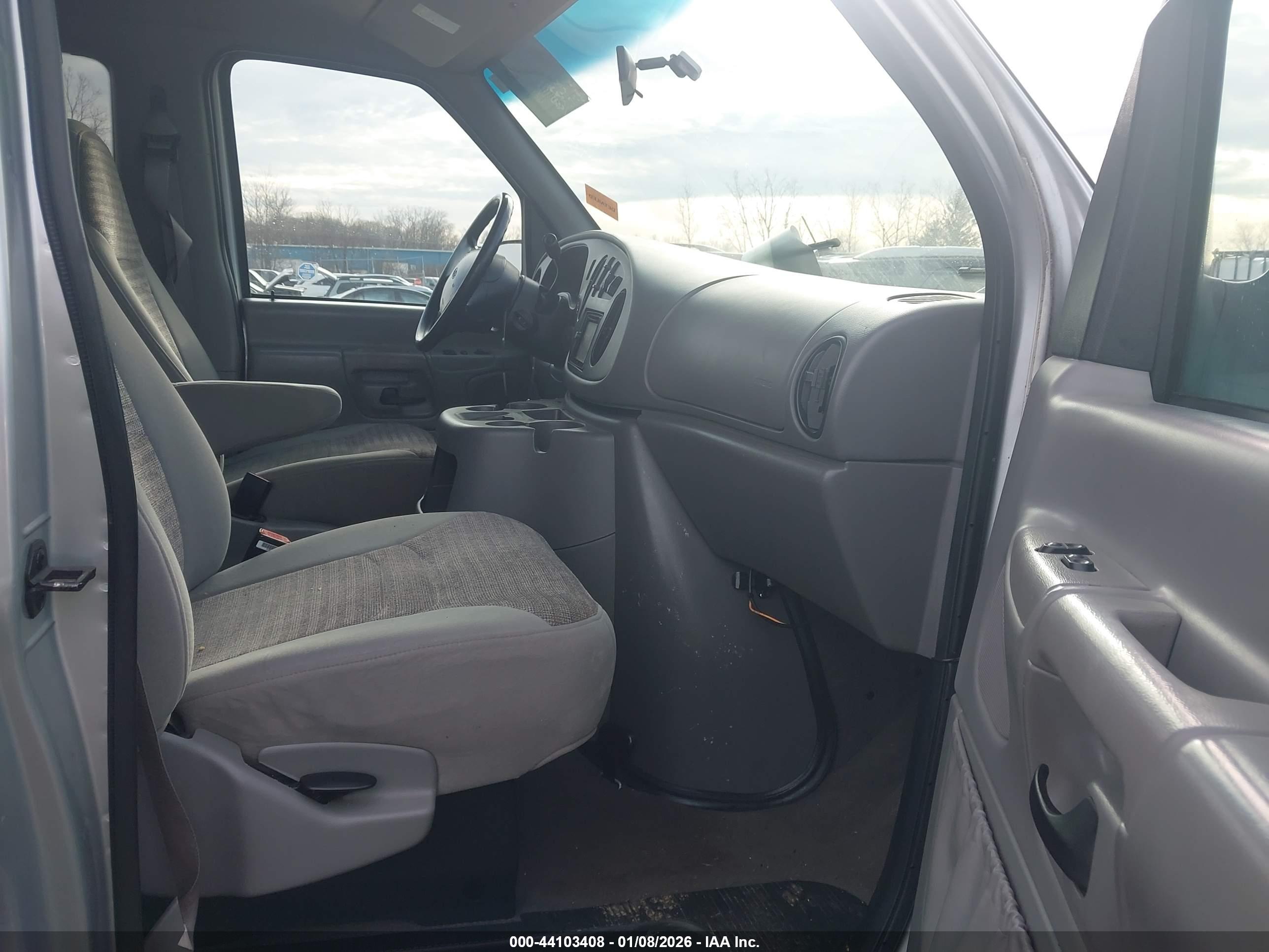 FORD E-350 image 5