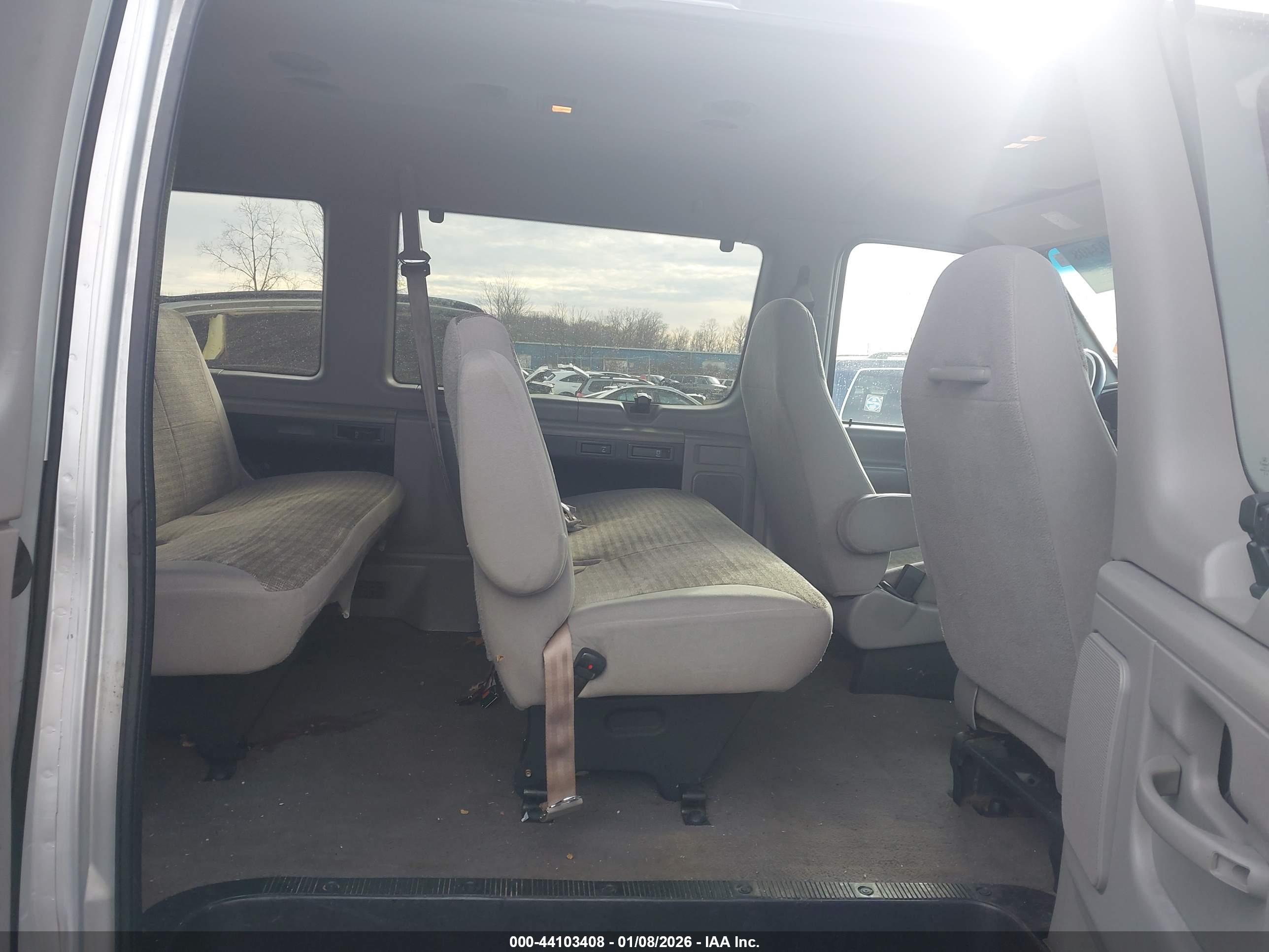 FORD E-350 image 8