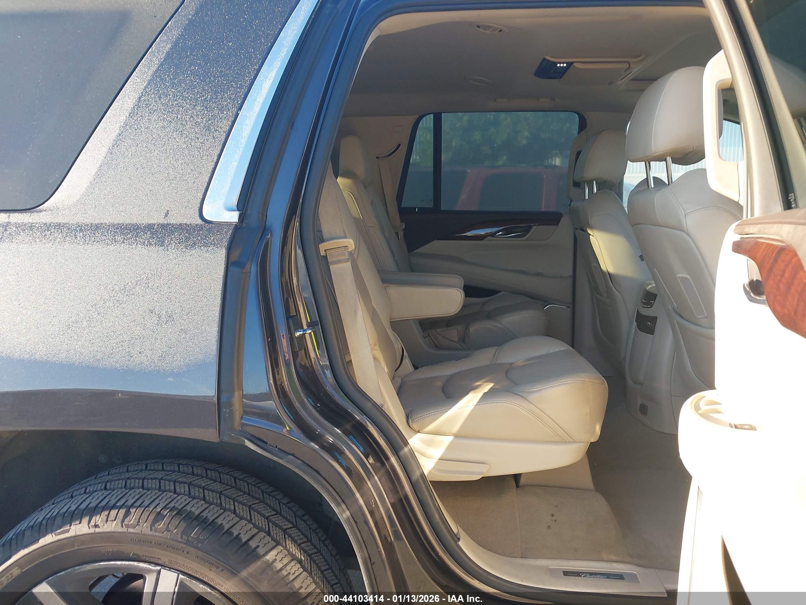 CADILLAC ESCALADE image 8