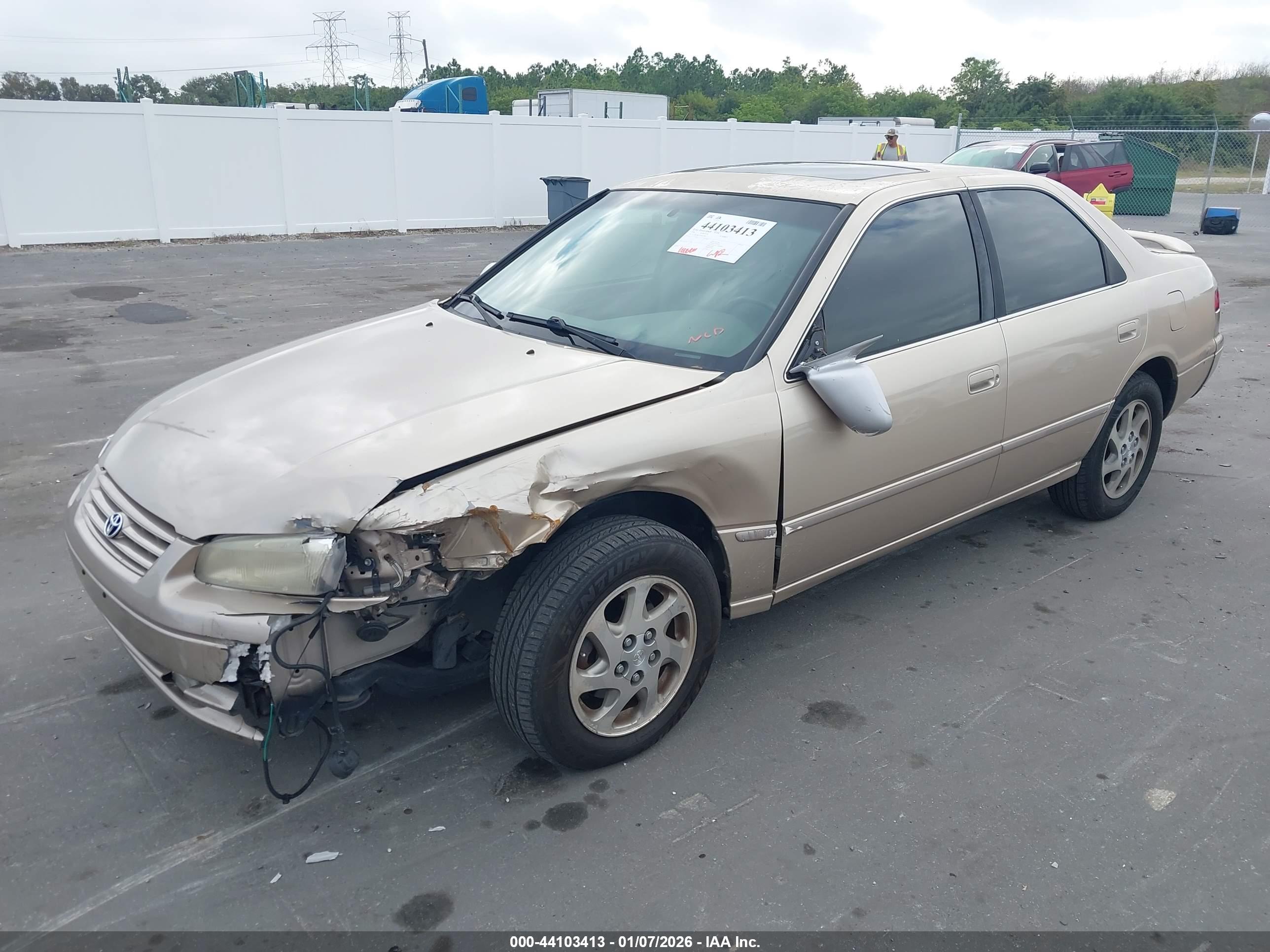 TOYOTA CAMRY image 2