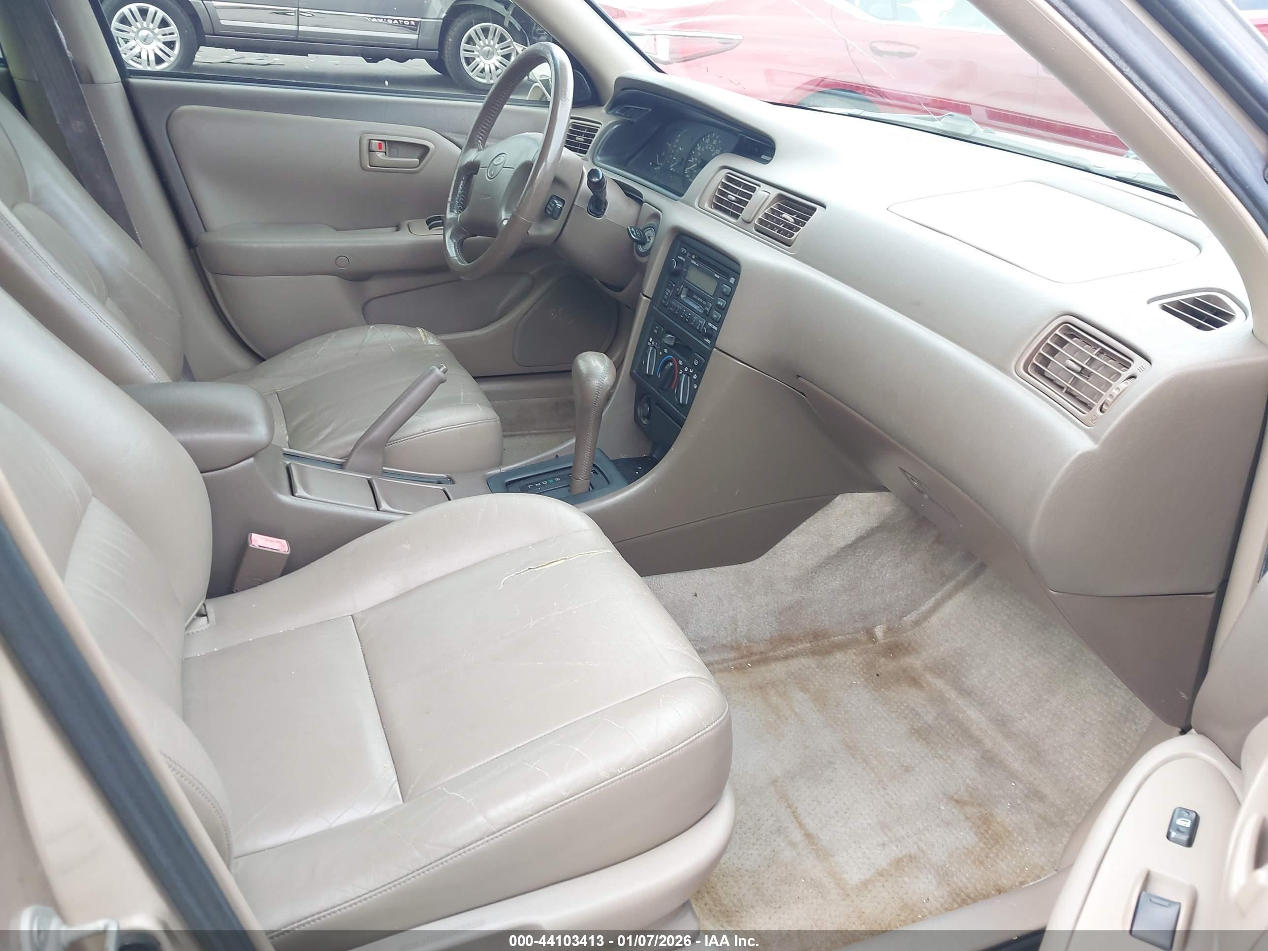TOYOTA CAMRY image 5