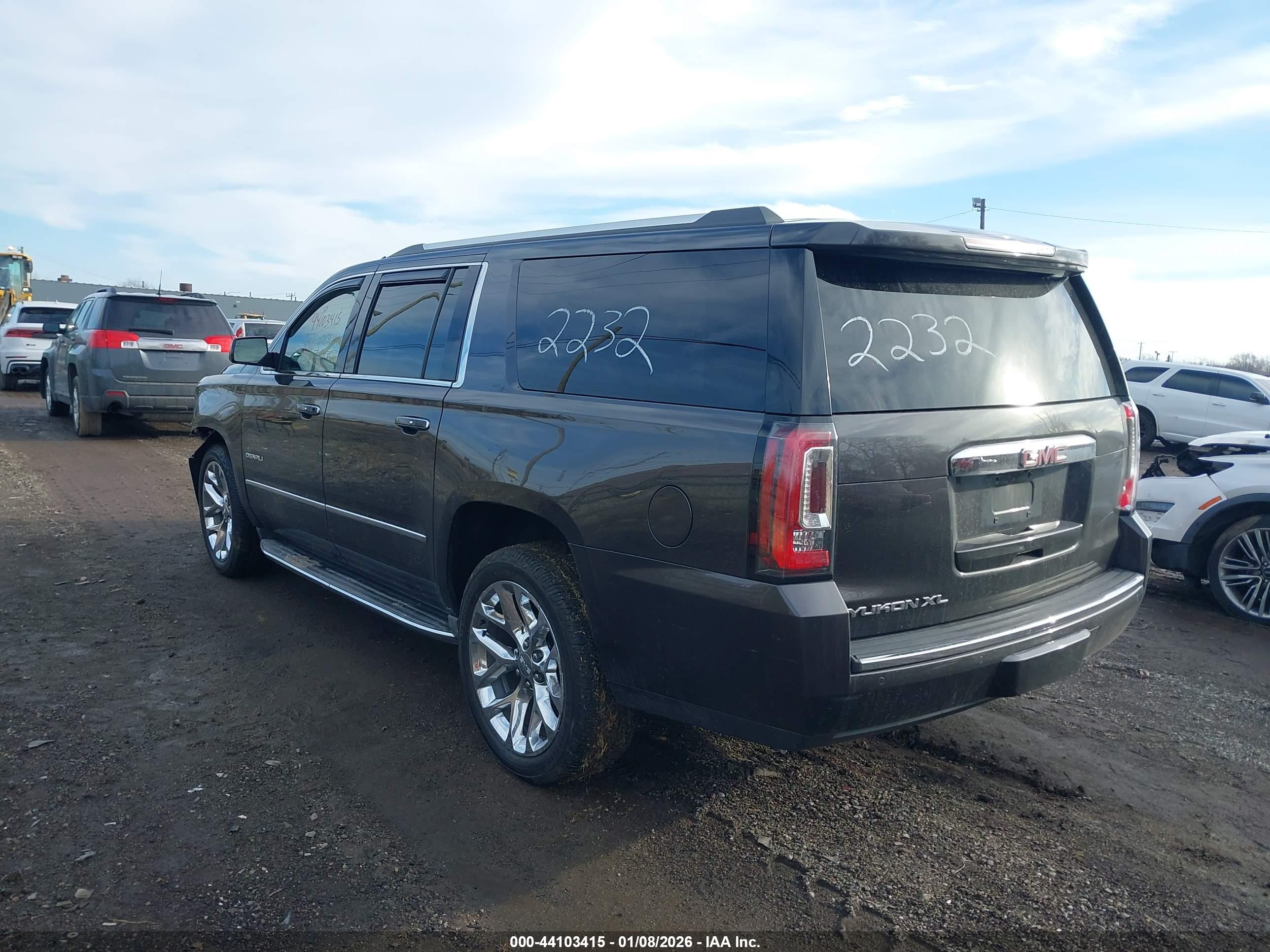 GMC YUKON image 3