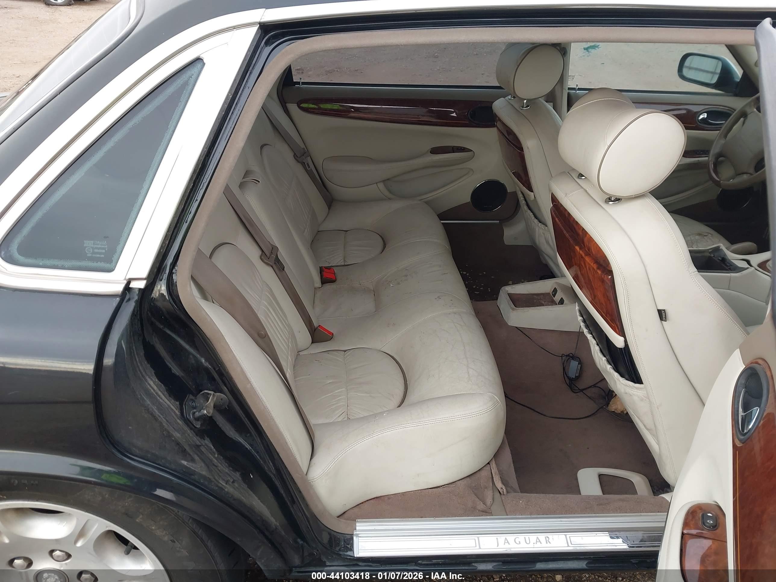 JAGUAR XJ image 8