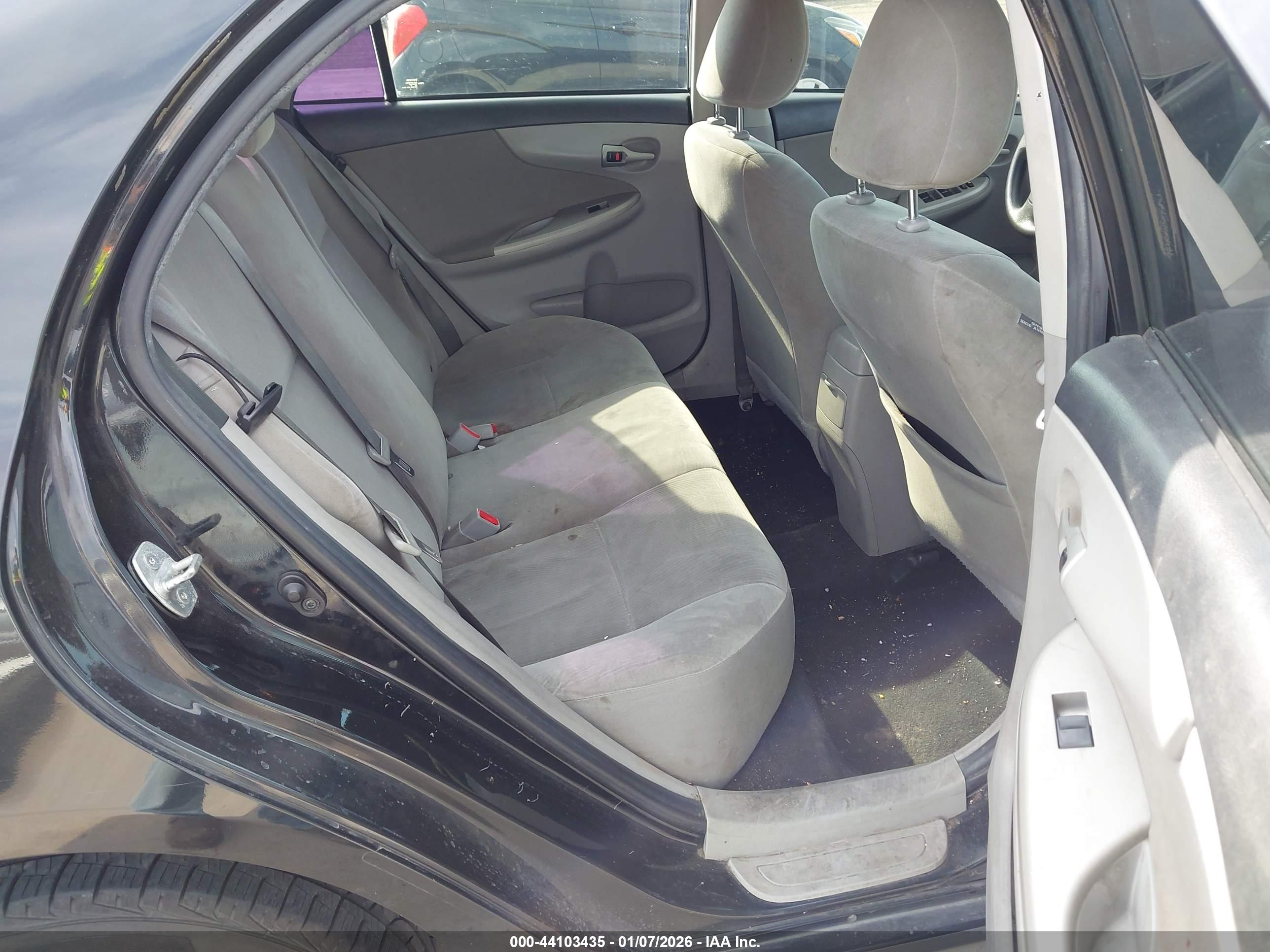 TOYOTA COROLLA image 8