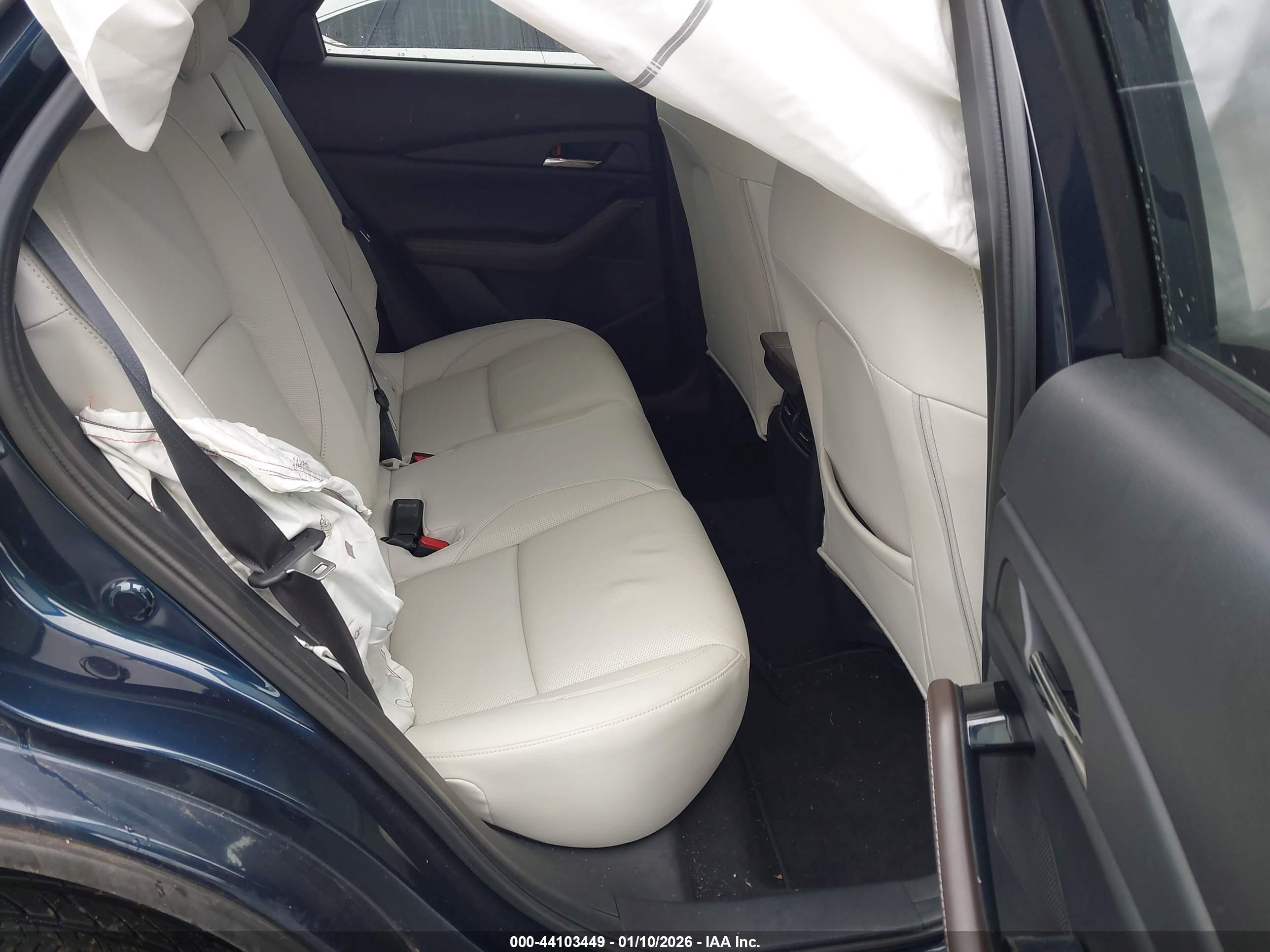MAZDA CX-30 image 8