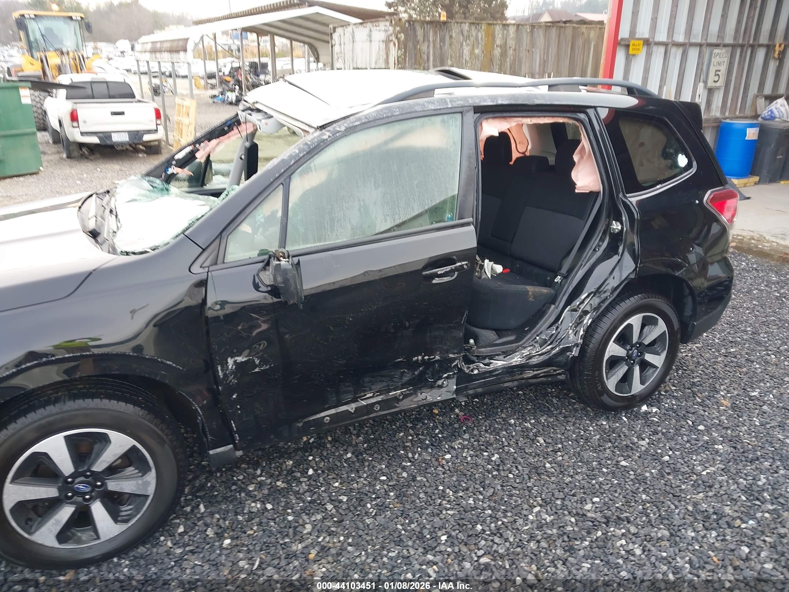 SUBARU FORESTER image 6