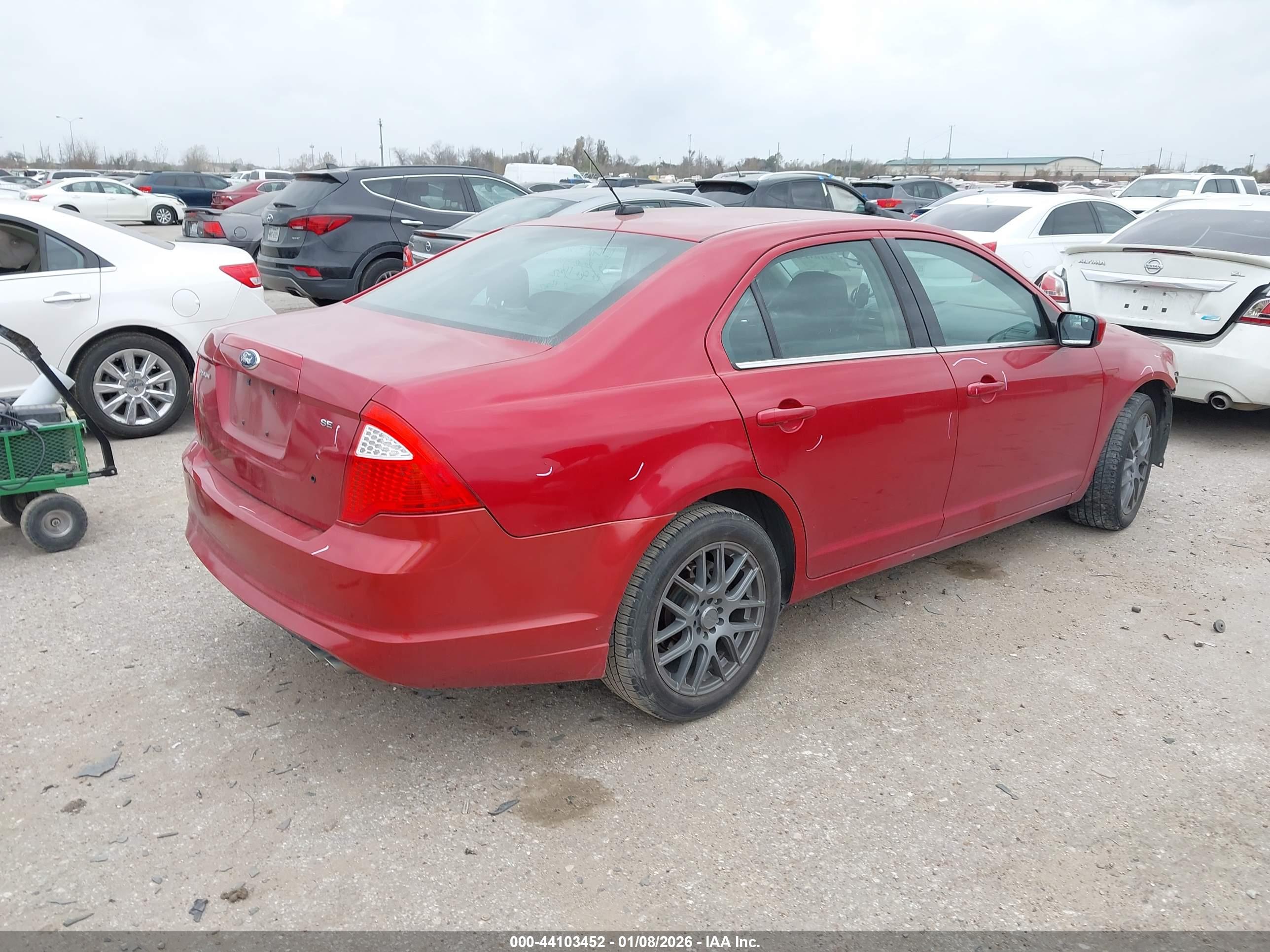 FORD FUSION image 4