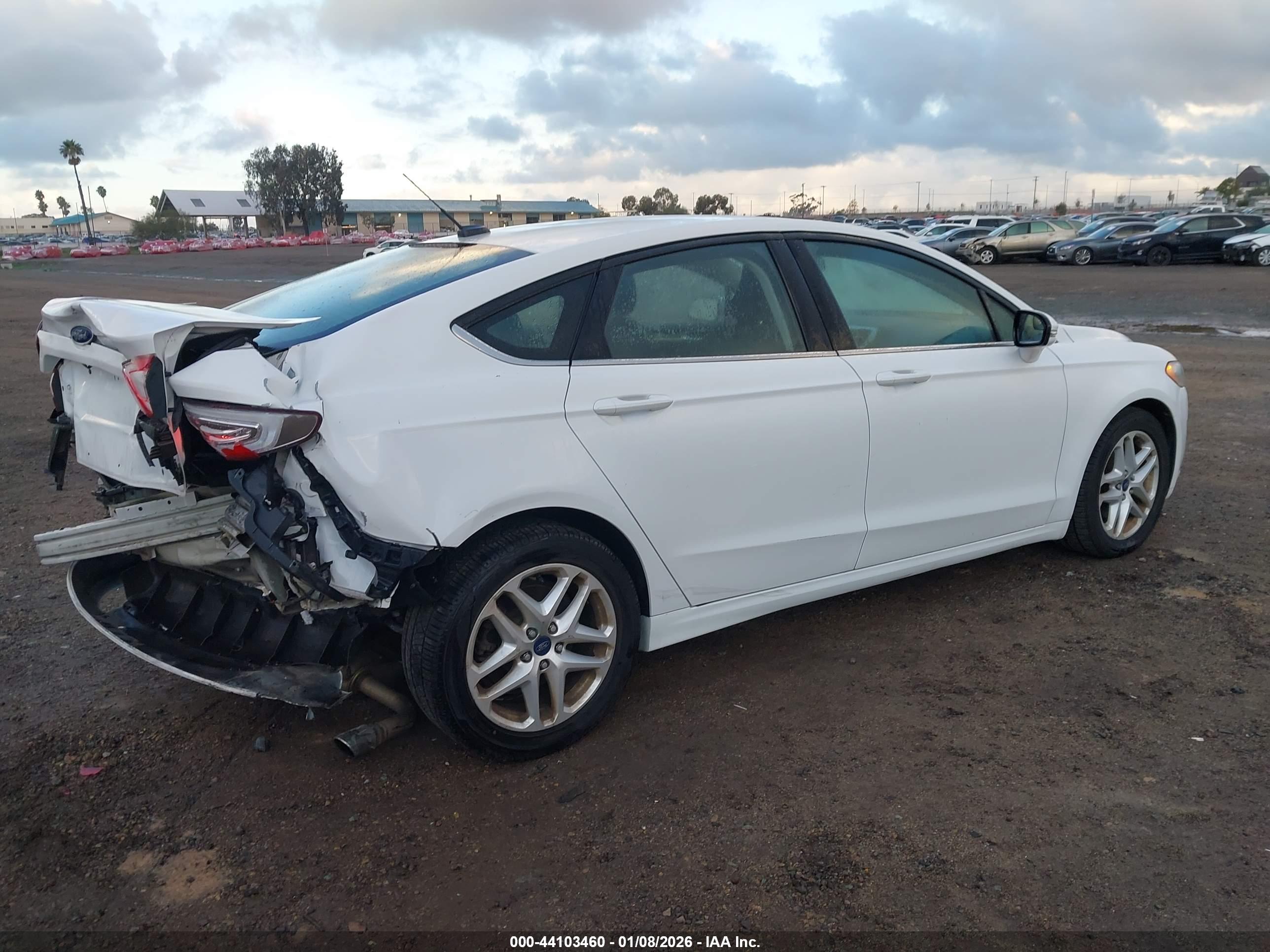 FORD FUSION image 4