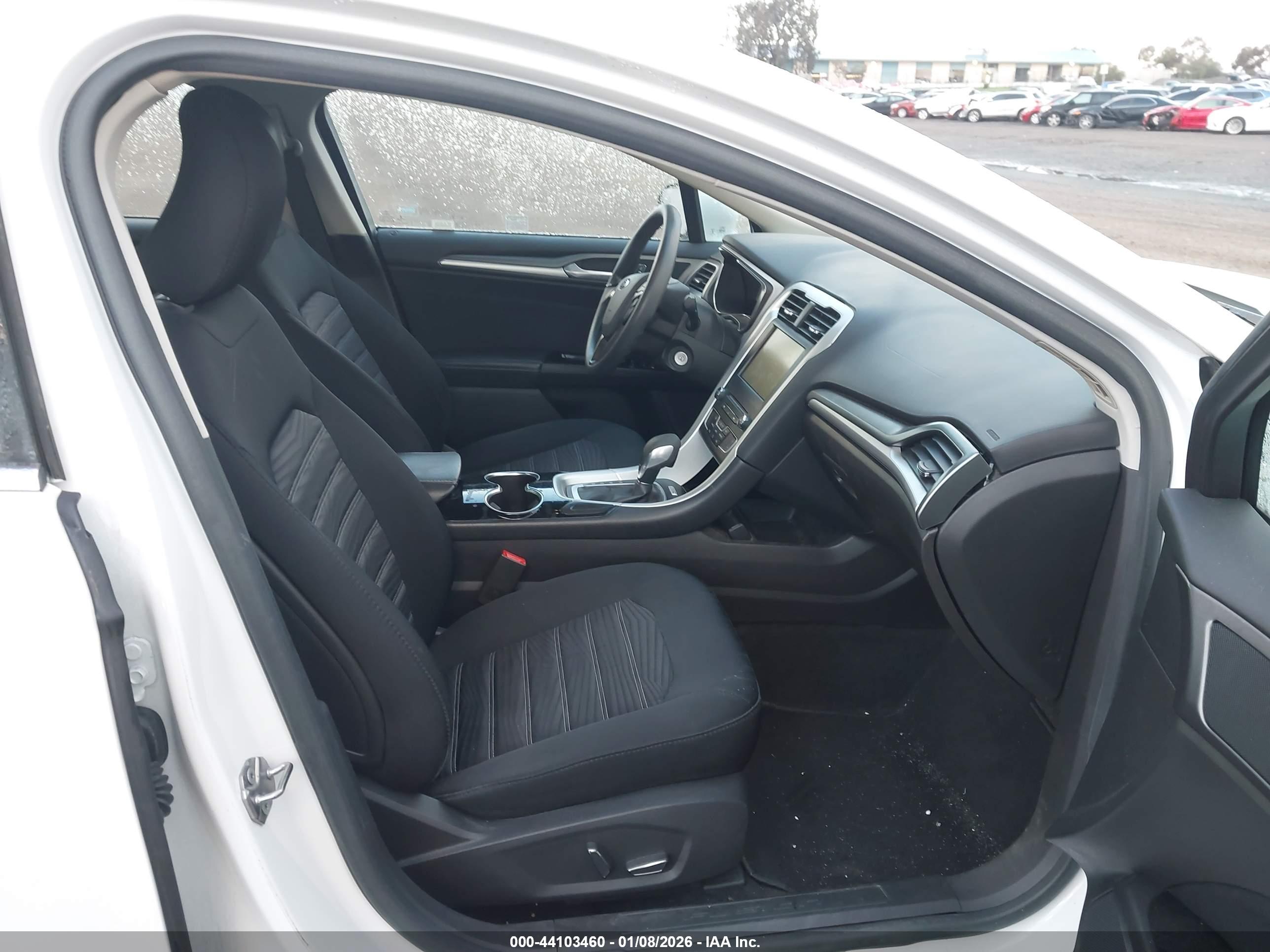 FORD FUSION image 5