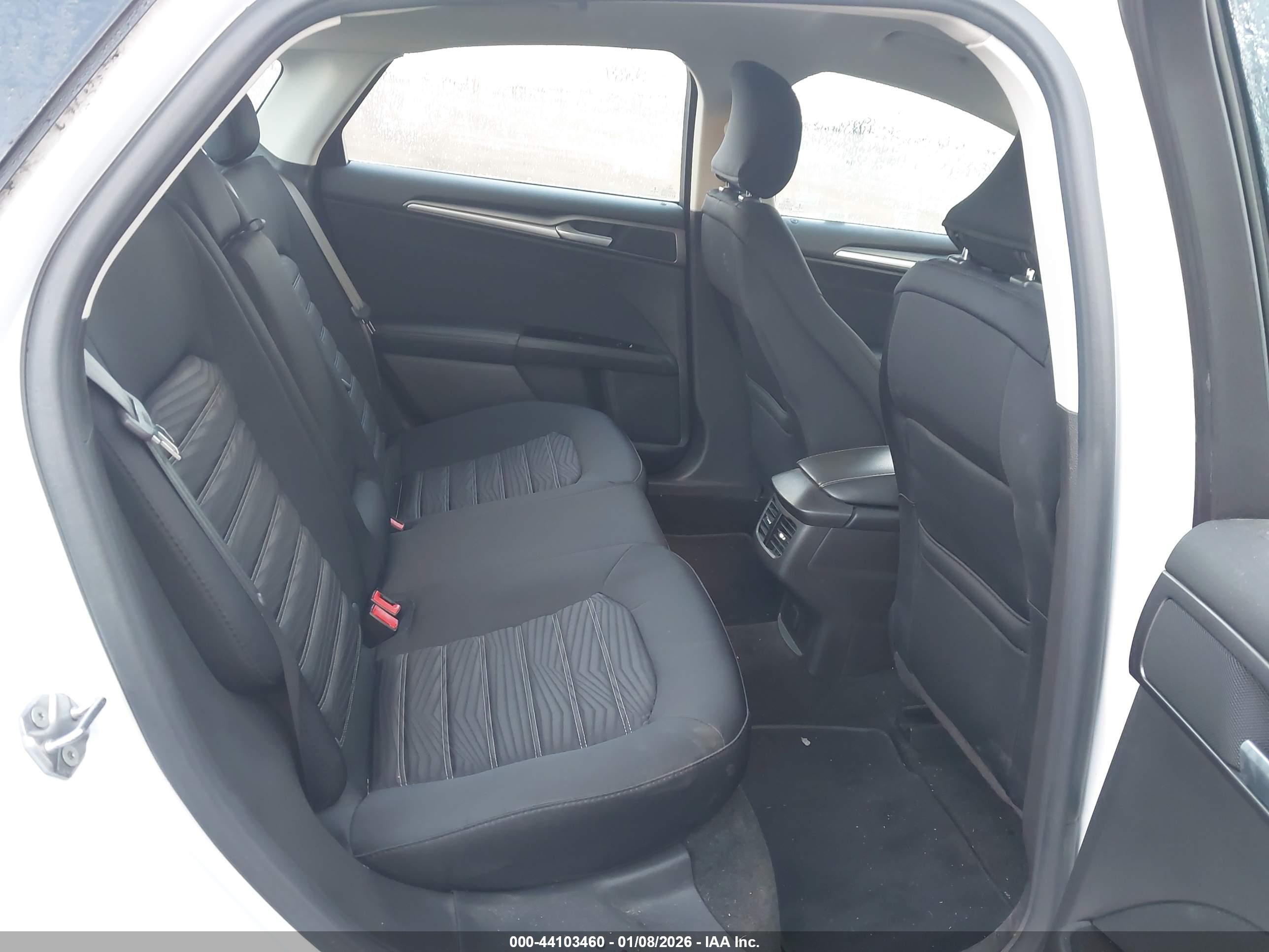 FORD FUSION image 8