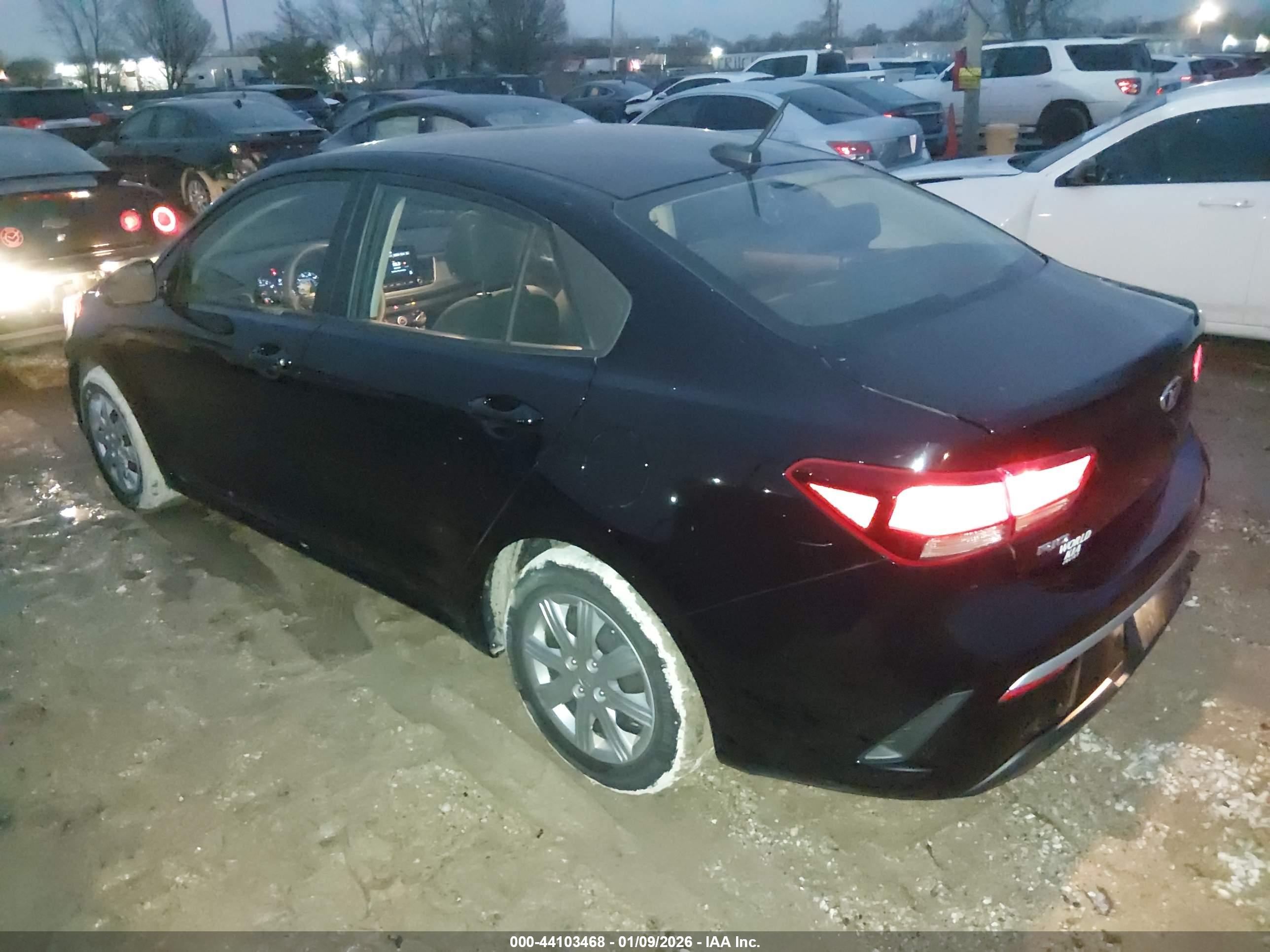 KIA RIO image 3