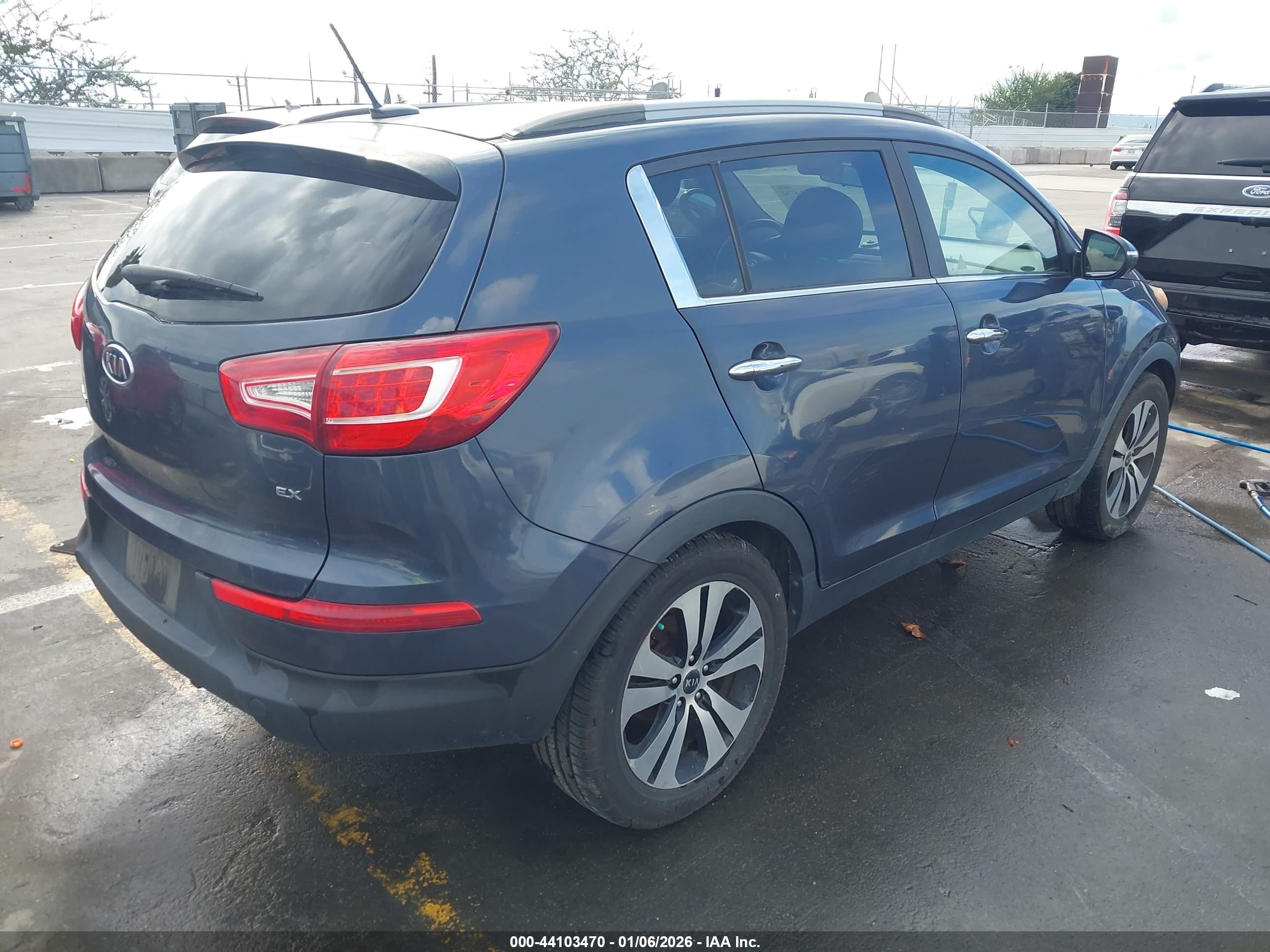 KIA SPORTAGE image 4