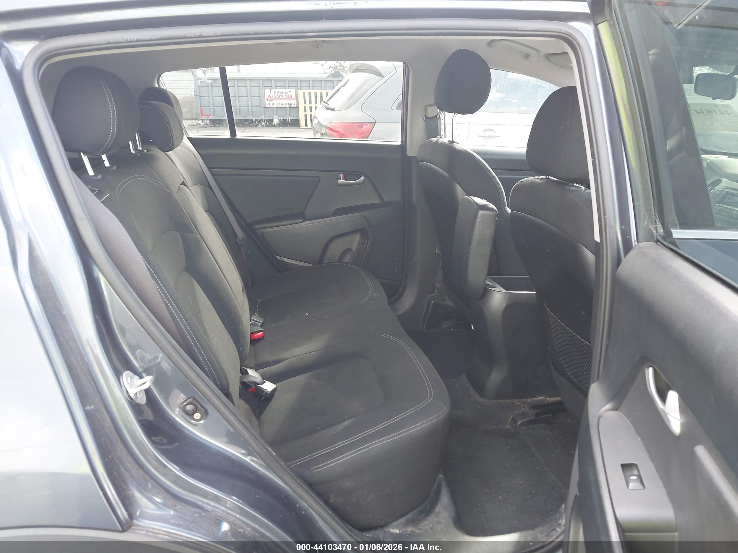 KIA SPORTAGE image 8