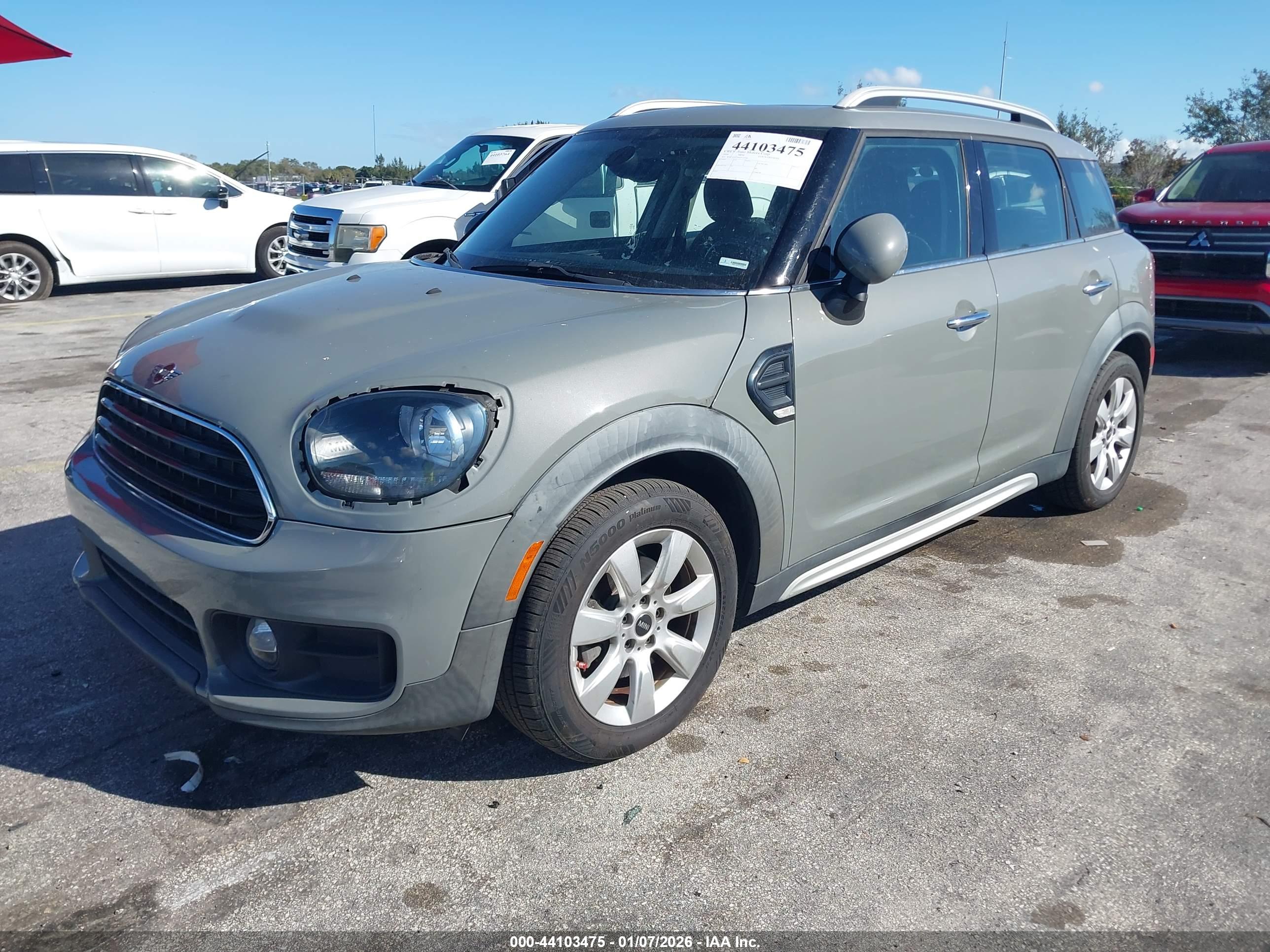 MINI COUNTRYMAN image 2