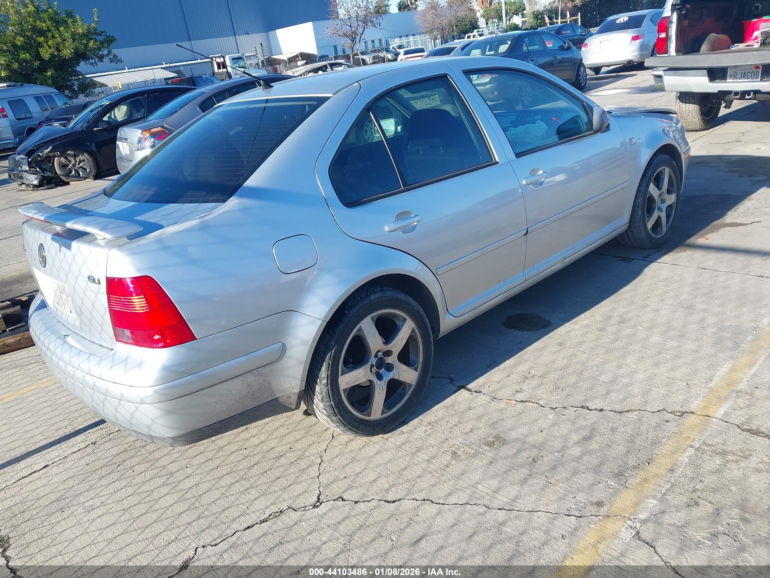 VOLKSWAGEN JETTA image 4