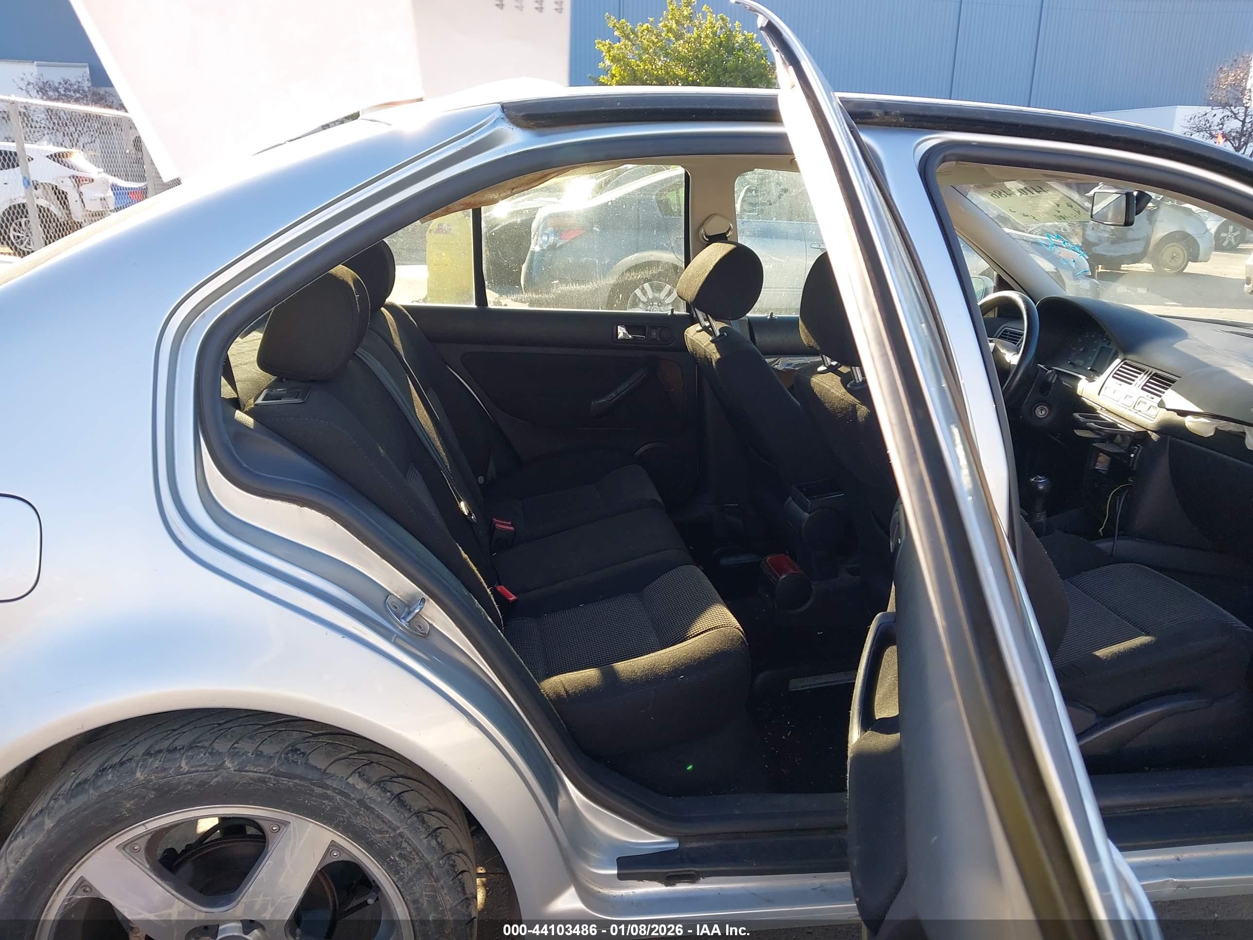 VOLKSWAGEN JETTA image 8
