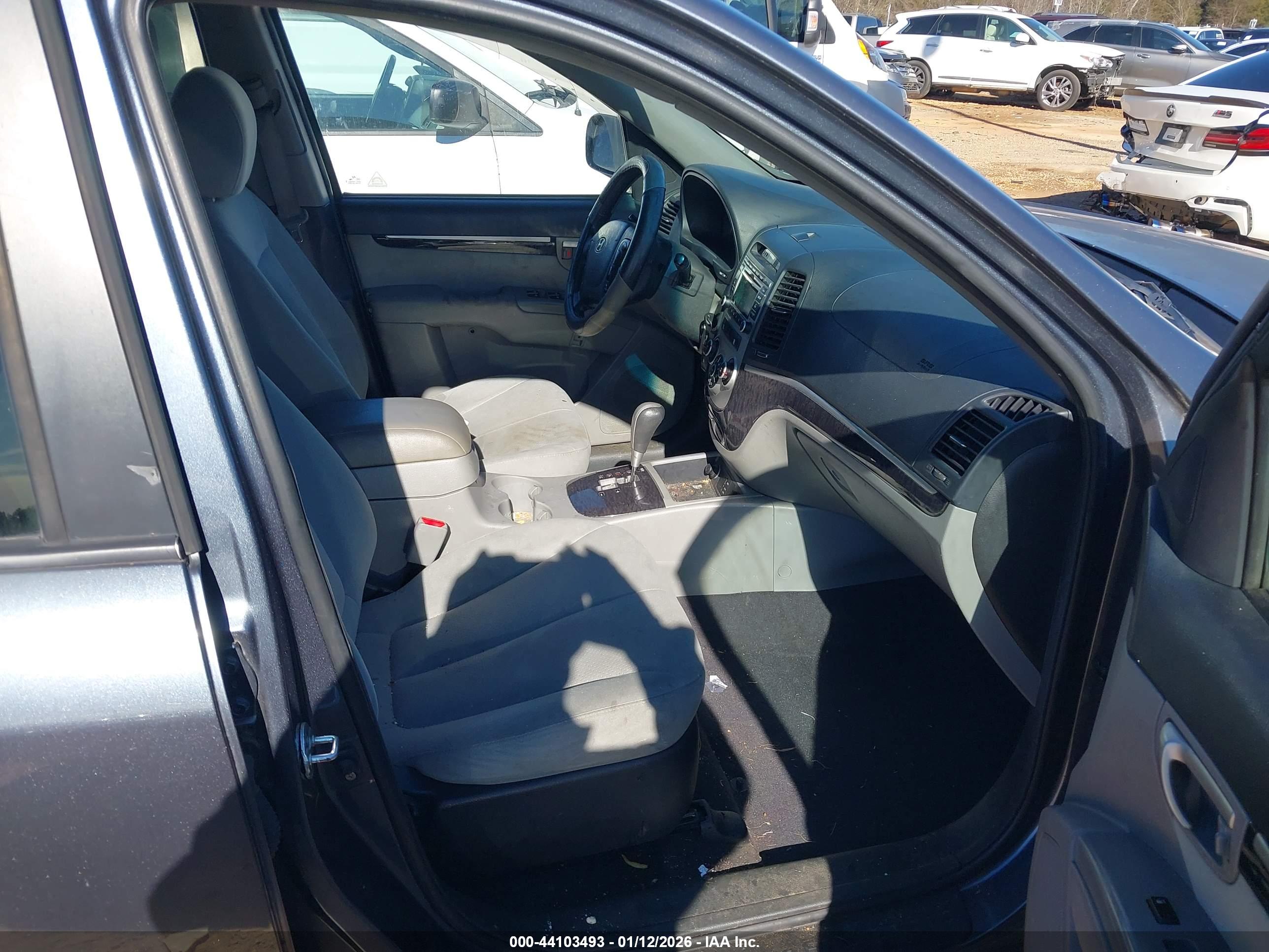 HYUNDAI SANTA image 5