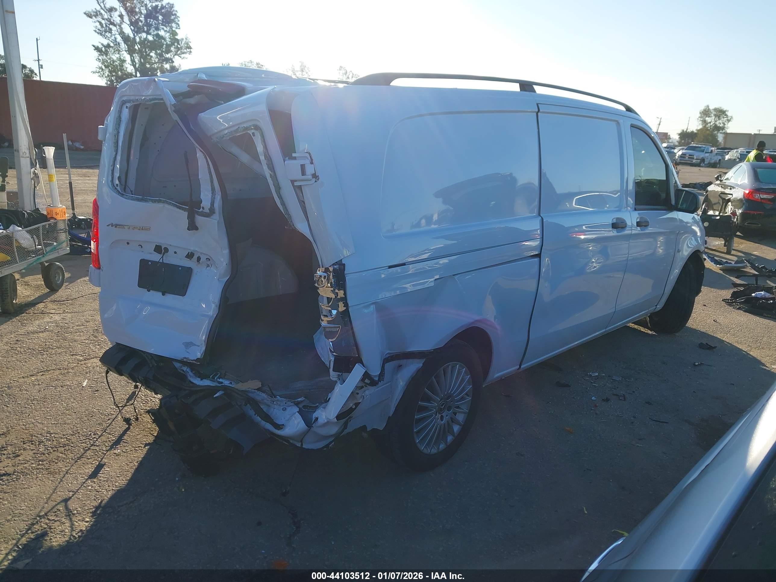 MERCEDES-BENZ METRIS image 4