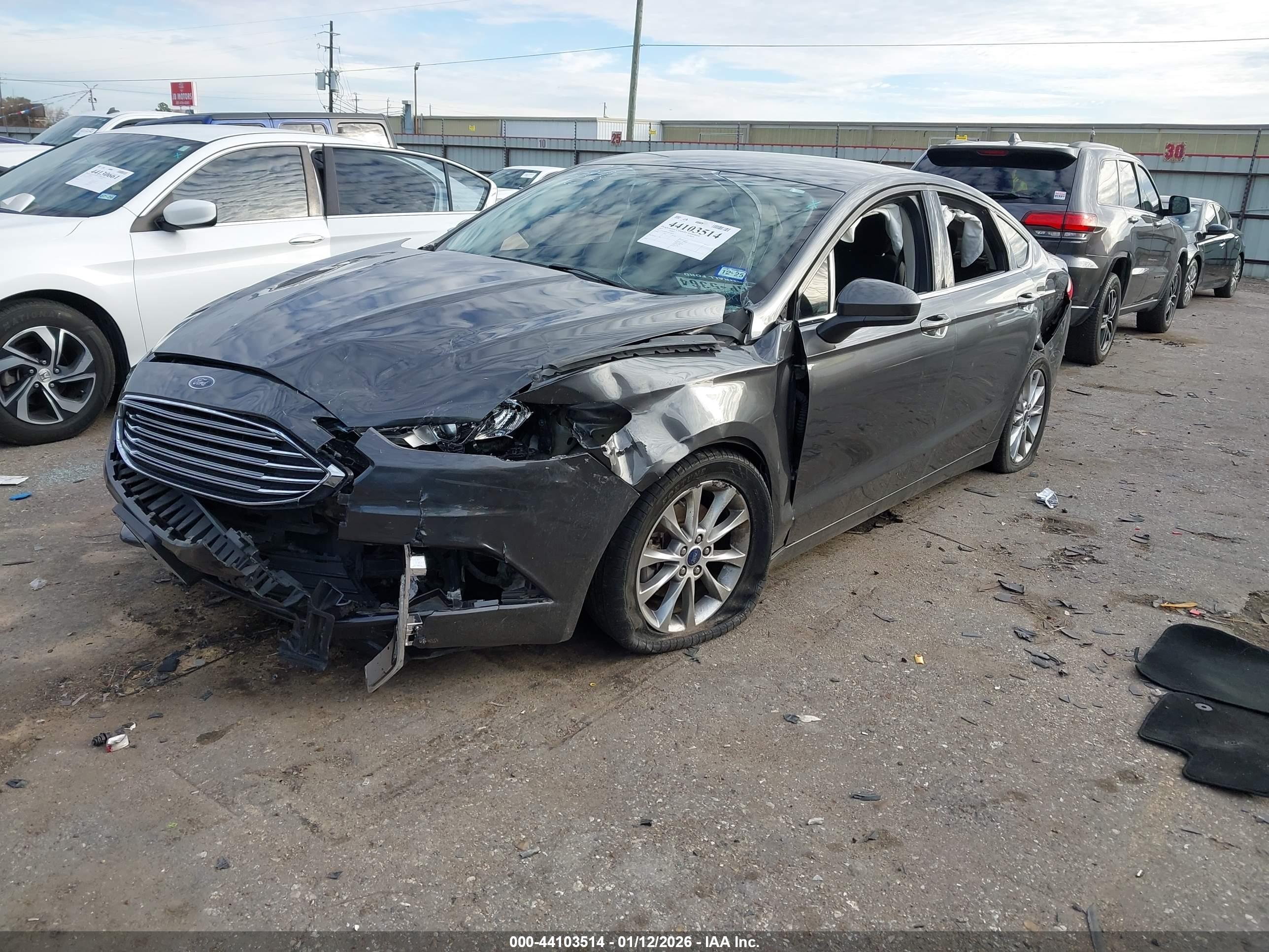 FORD FUSION image 2