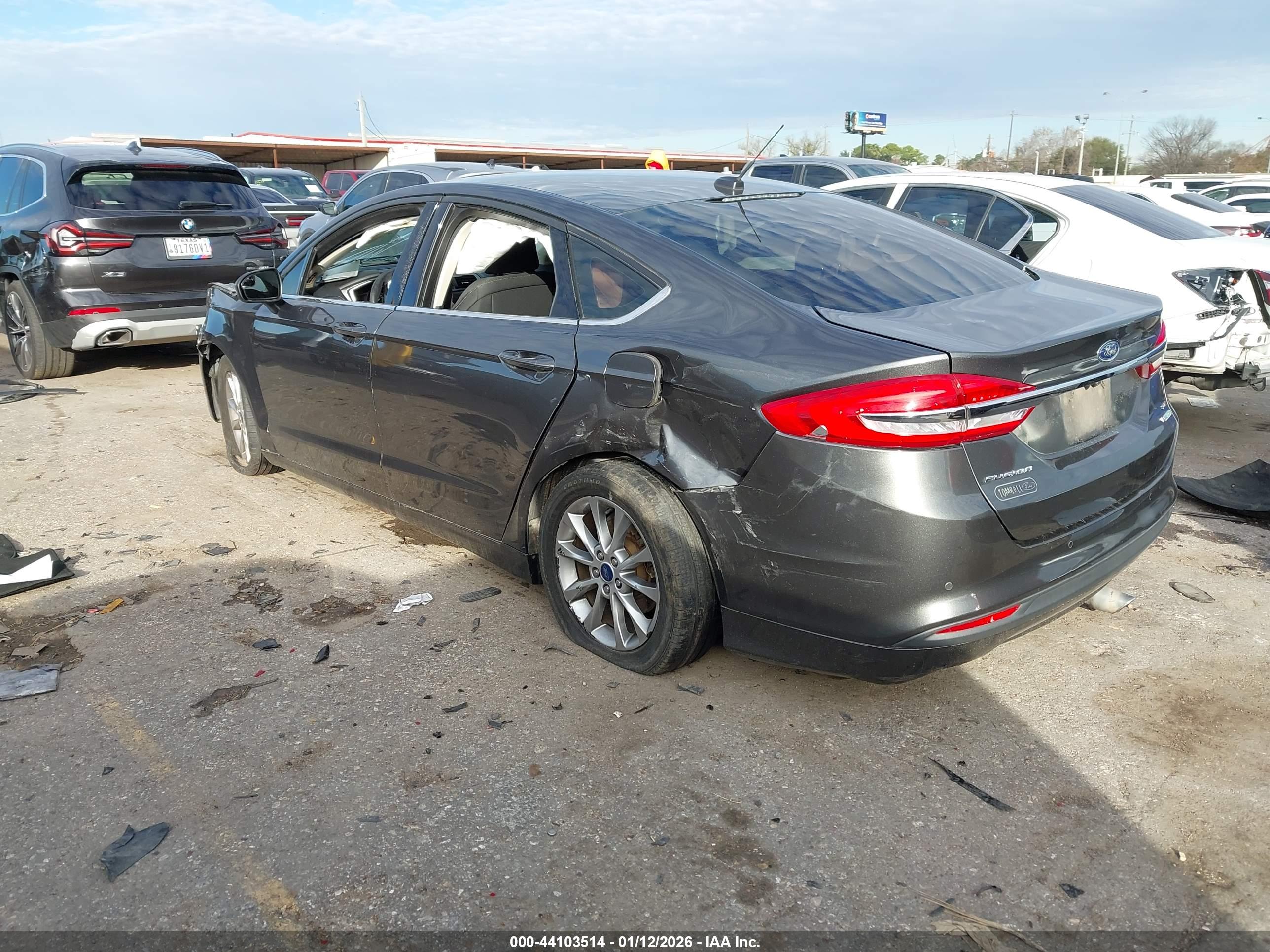 FORD FUSION image 3