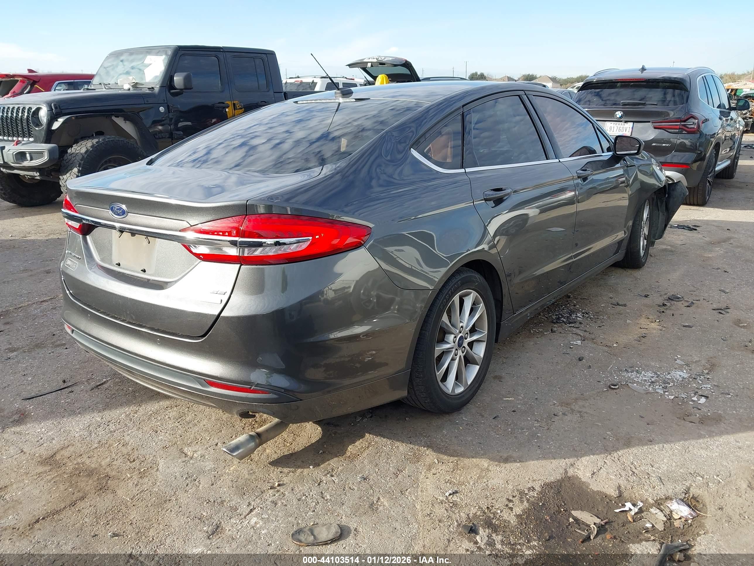 FORD FUSION image 4