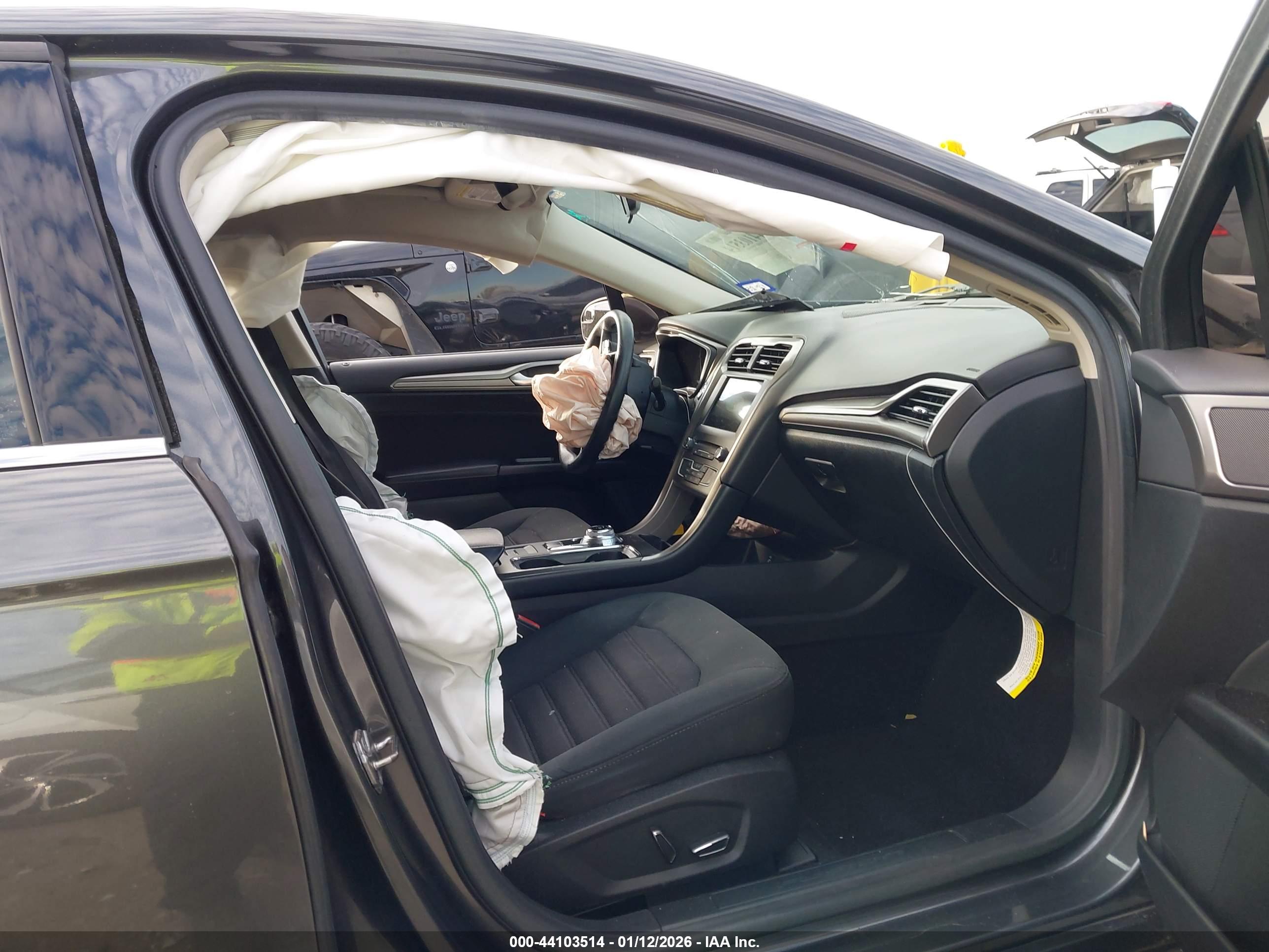 FORD FUSION image 5
