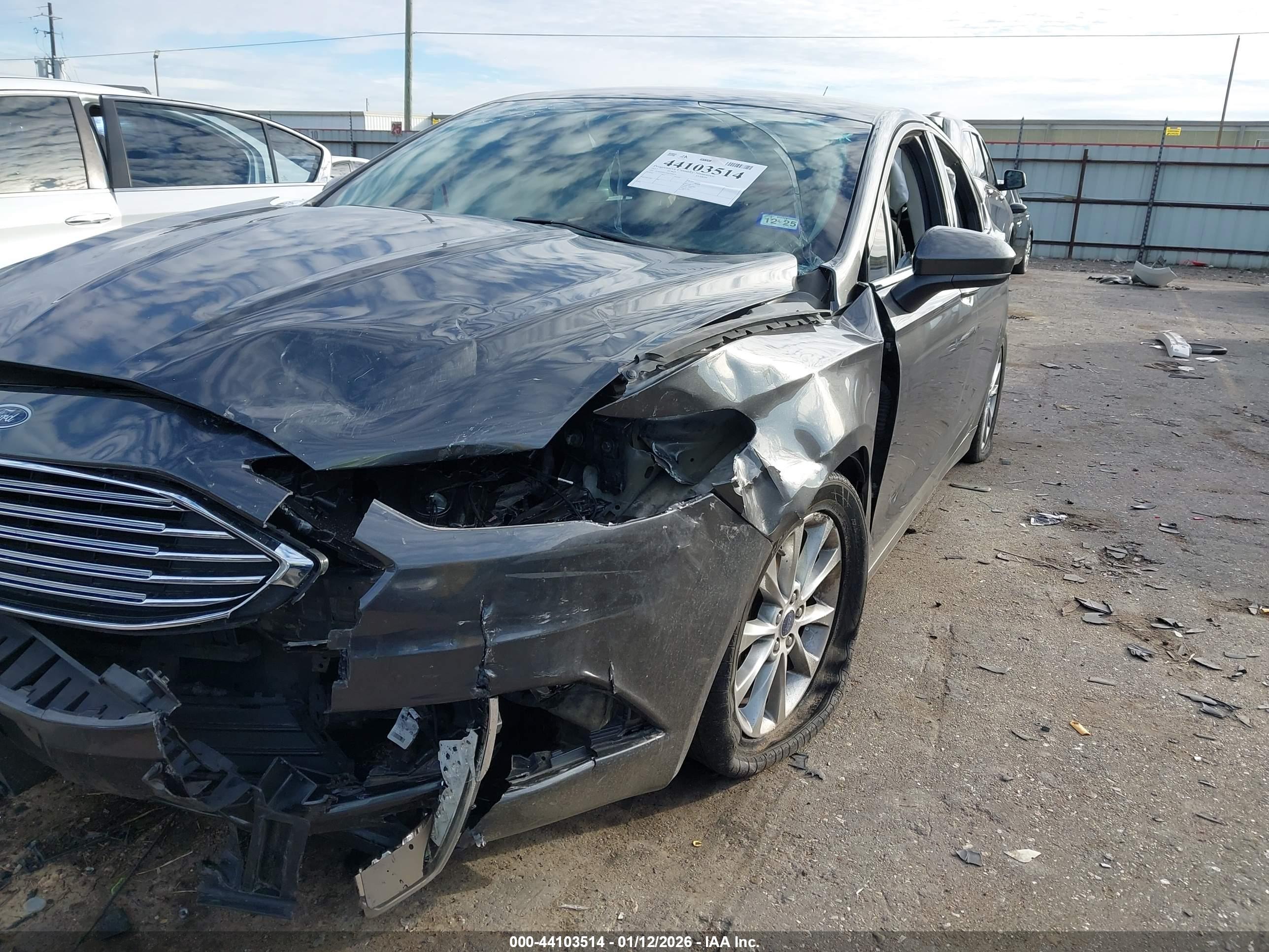 FORD FUSION image 6