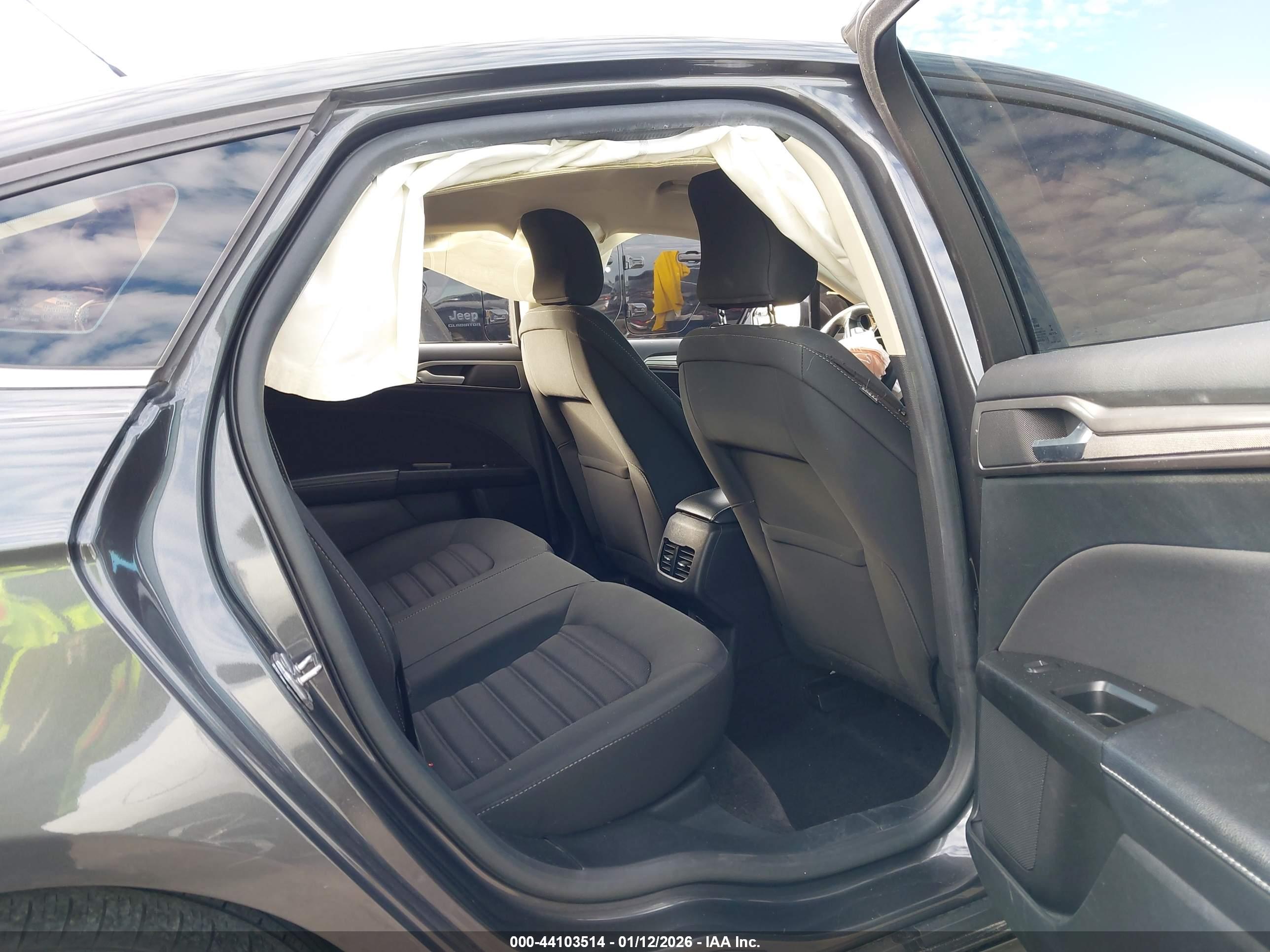 FORD FUSION image 8